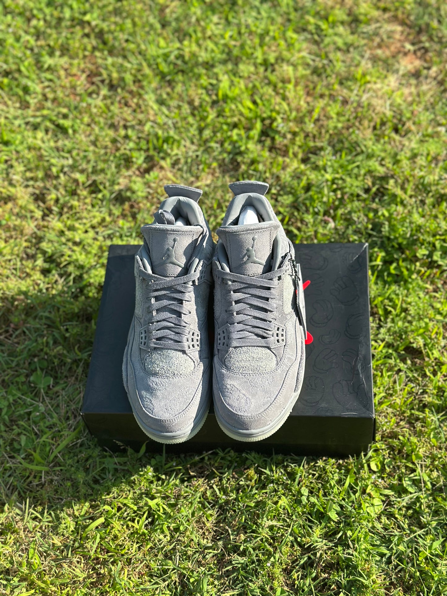 Jordan 4 “Kaws Grey” Size 8M