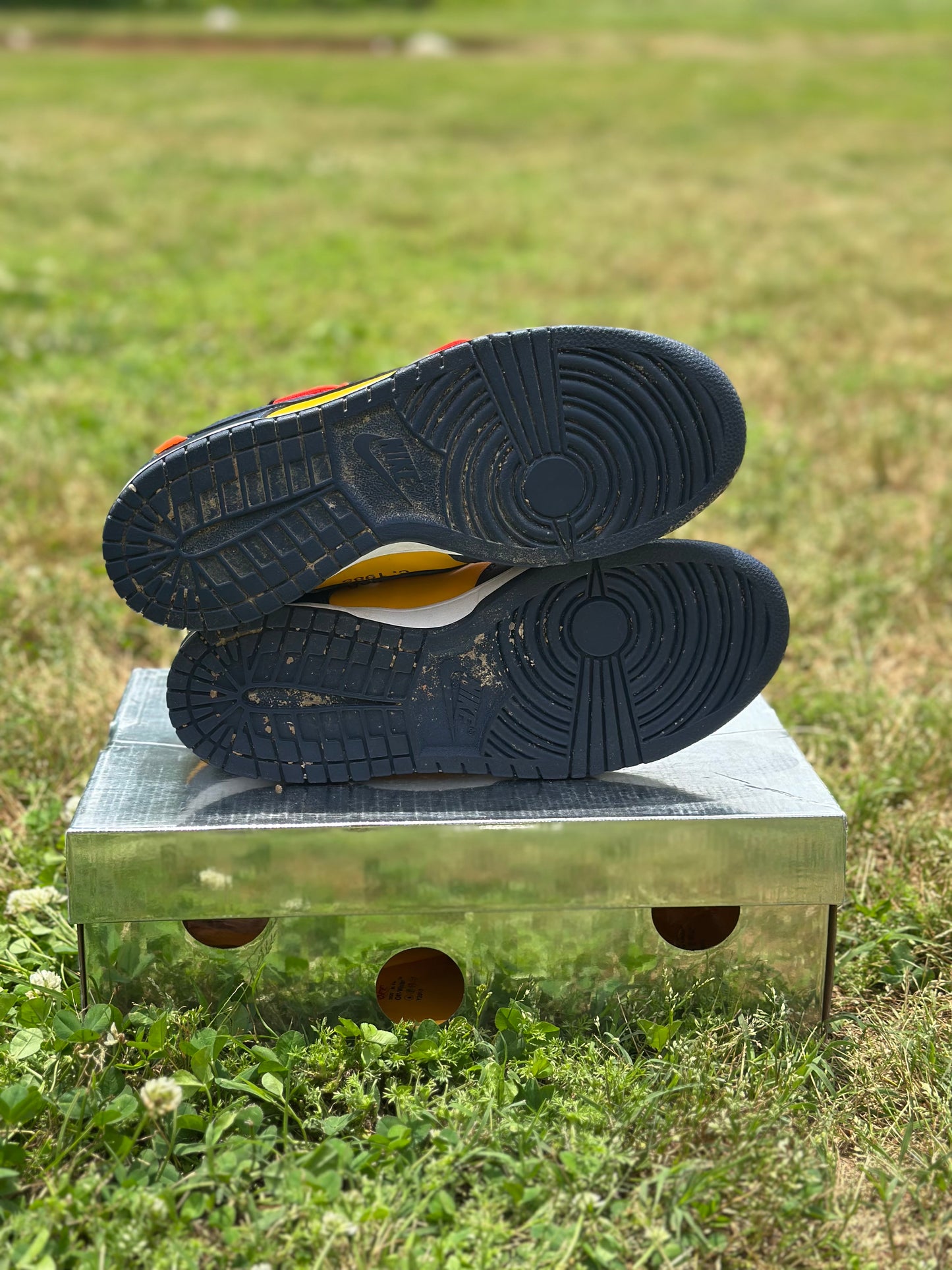 Nike dunk Low Offwhite “Michigan” Size 9.5M
