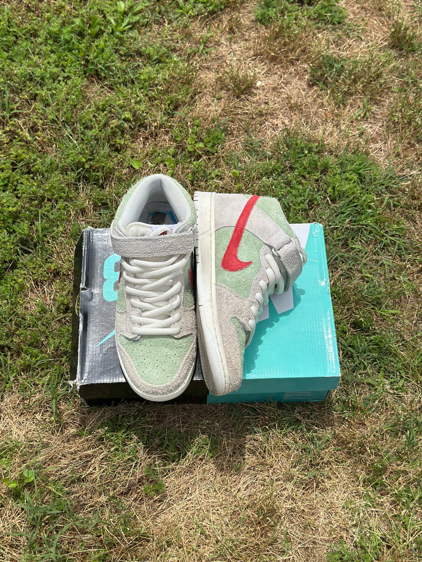 Nike SB Dunk Mid “White Widow” Size 9.5M