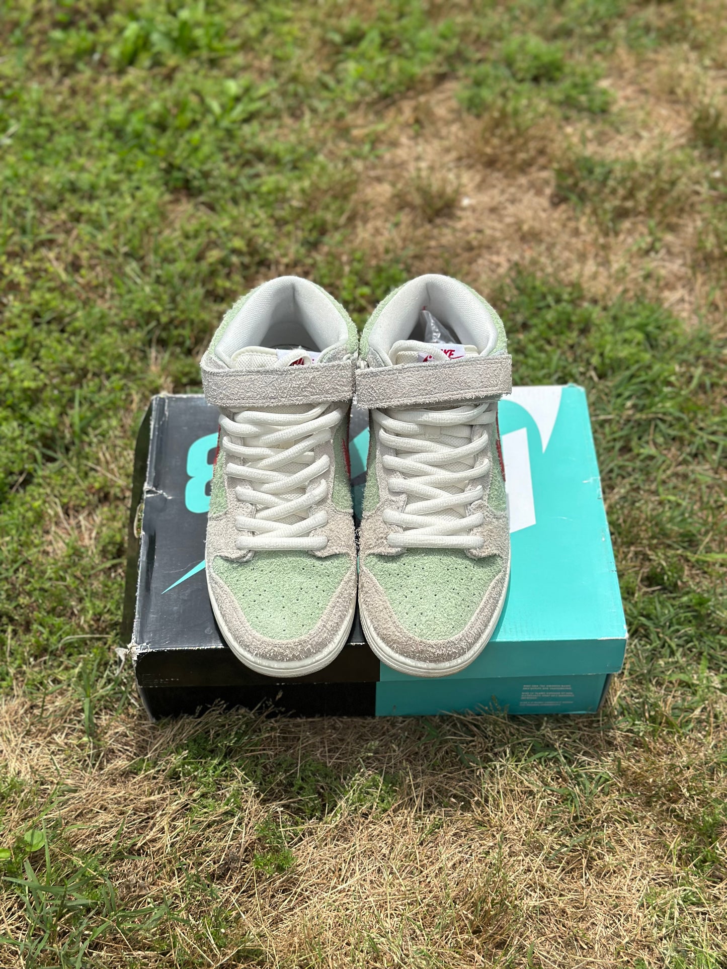 Nike SB Dunk Mid “White Widow” Size 9.5M