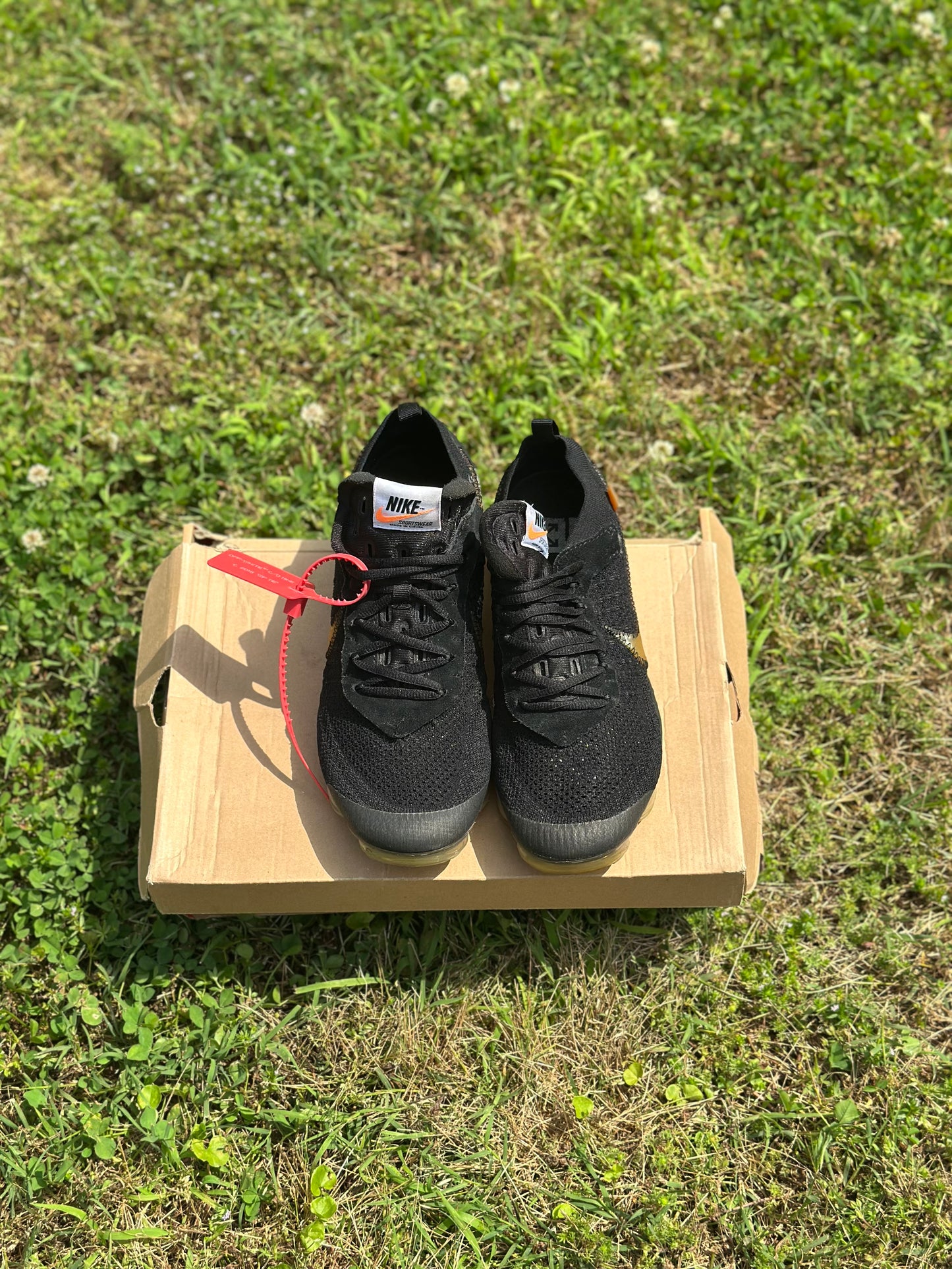 Nike Offwhite Vapormax “Black” Size 10.5M