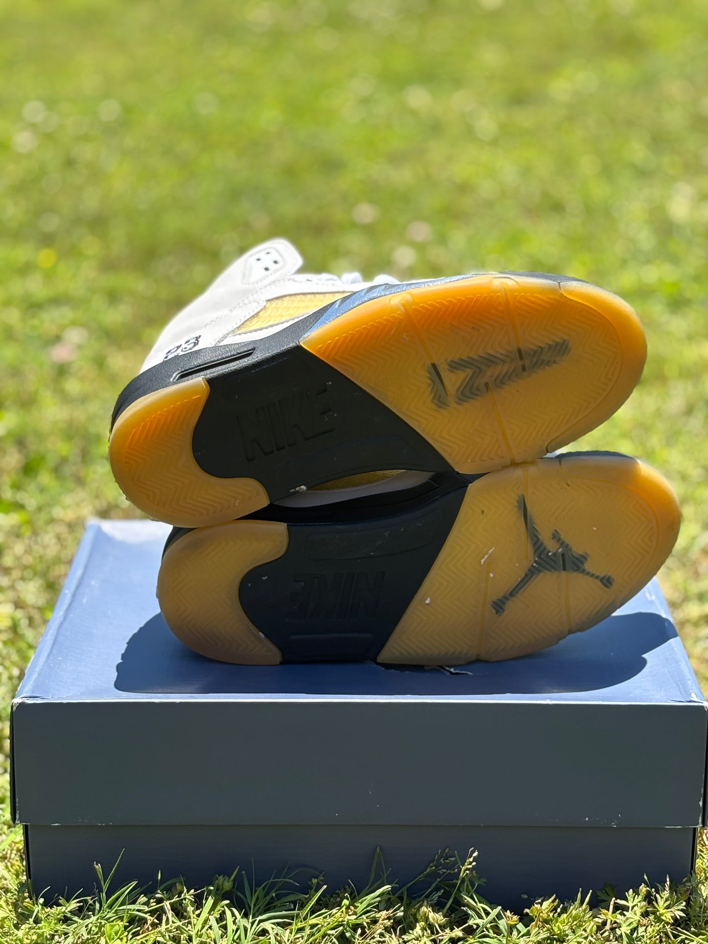 Jordan 5 a ma manier “Dawn” Size 11W (9.5M)