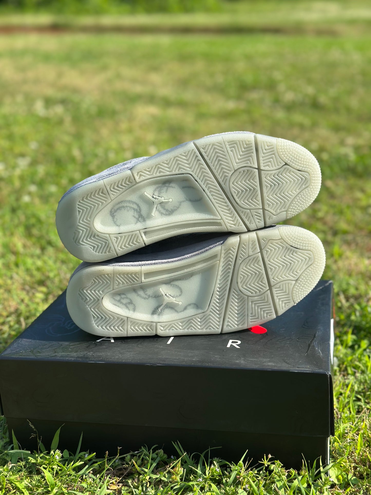 Jordan 4 “Kaws Grey” Size 8M
