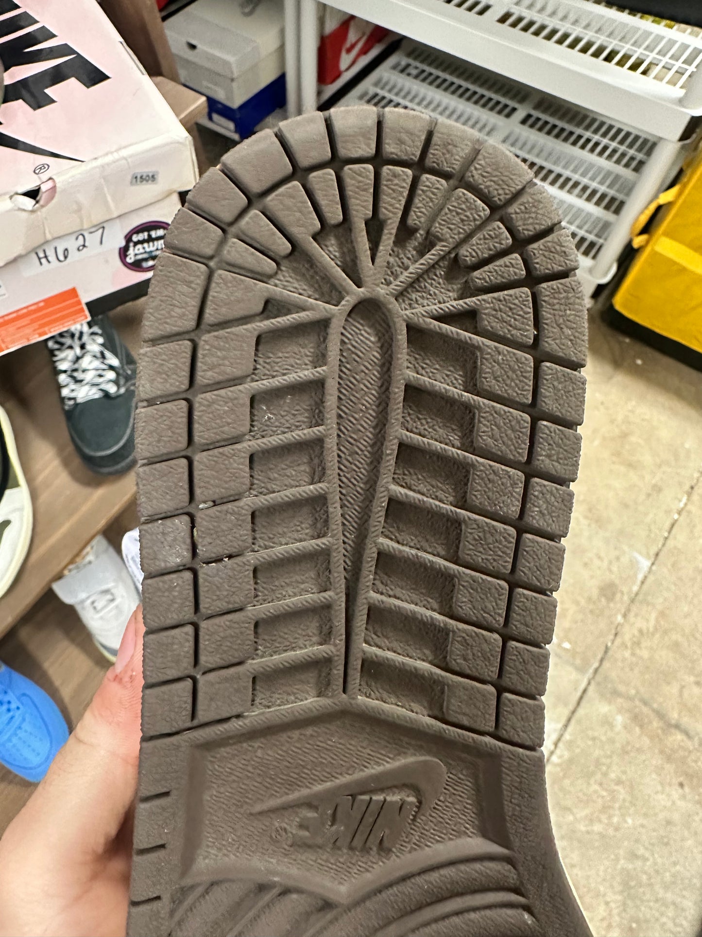 (H482) Jordan 1 high Travis Scott mocha (size 11M)