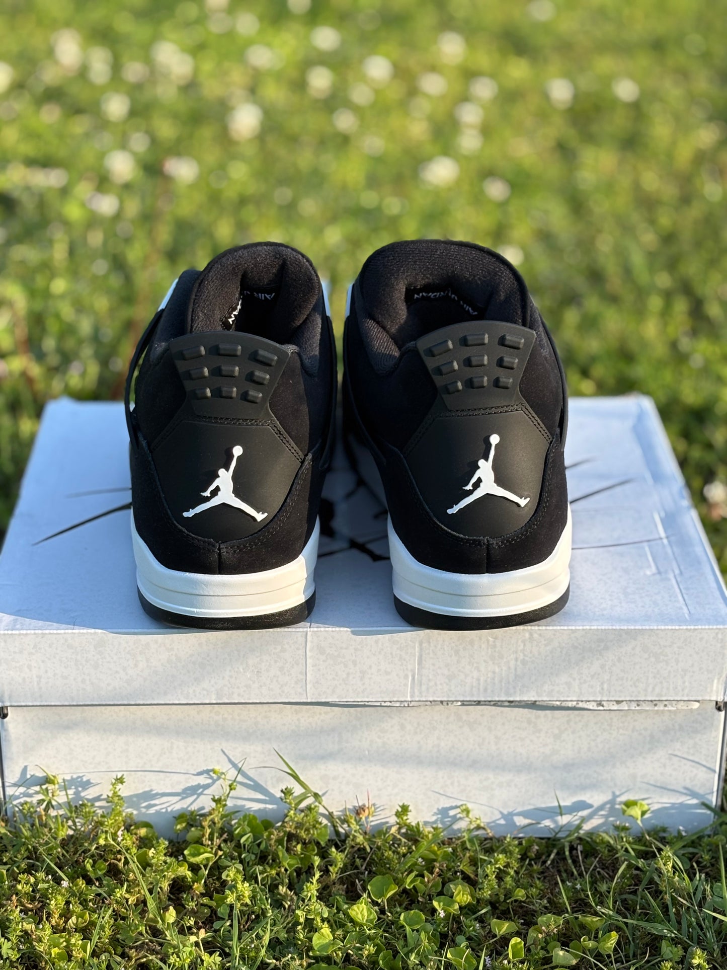Jordan 4 “White Thunder” Size 13M