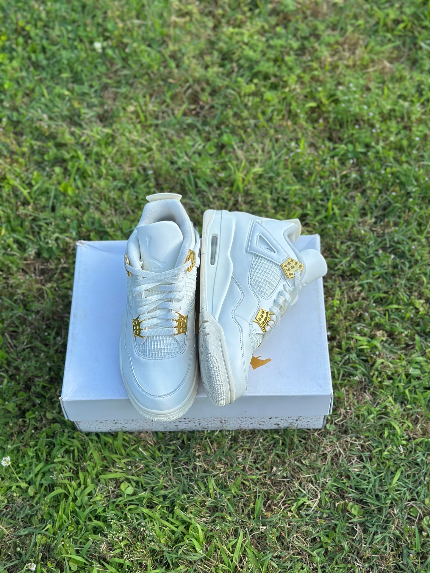 Jordan 4 “Metallic Gold” Size 10W (8.5M)