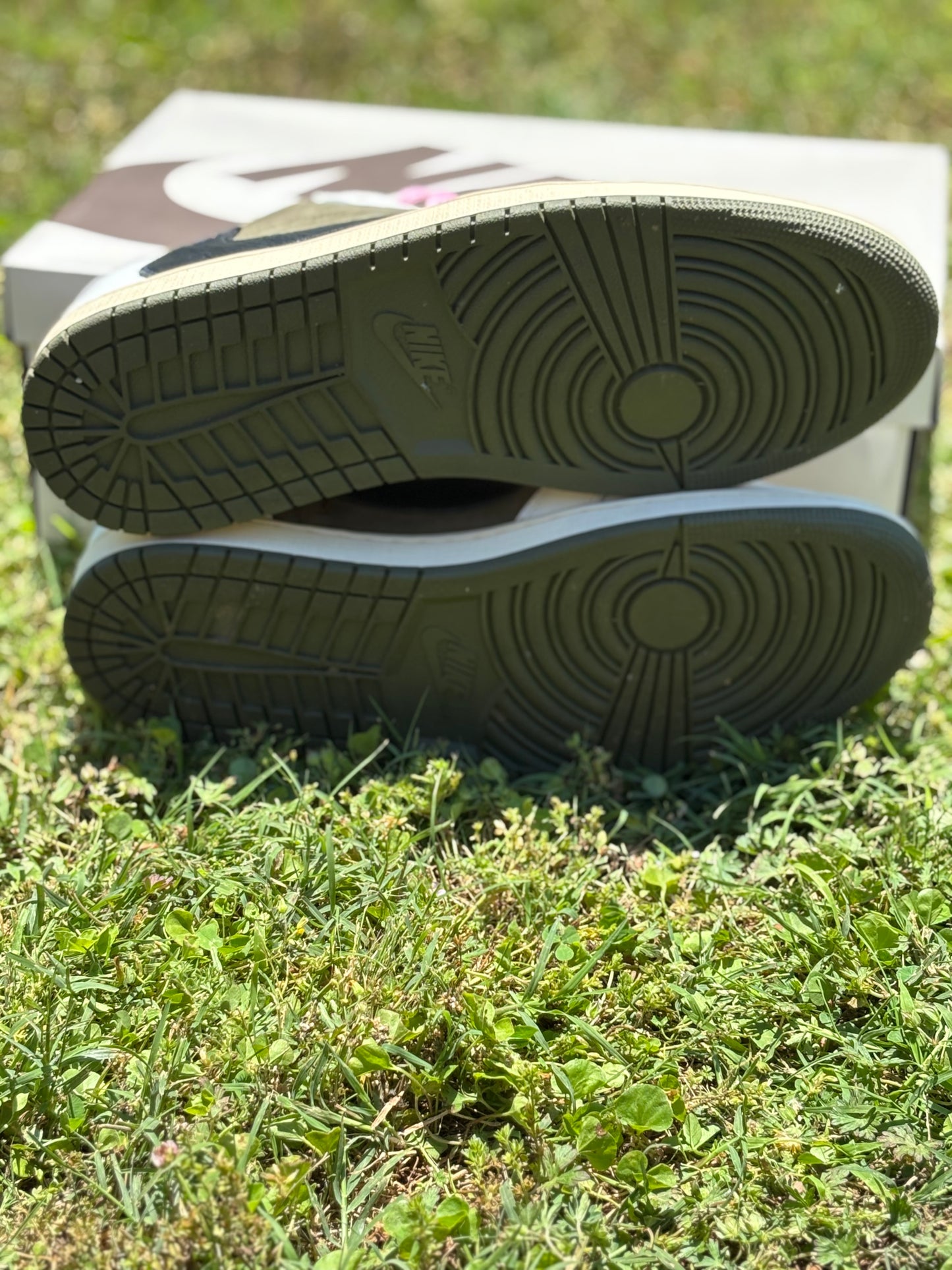 Jordan 1 Low Travis Scott “Medium Olive” Size 11M