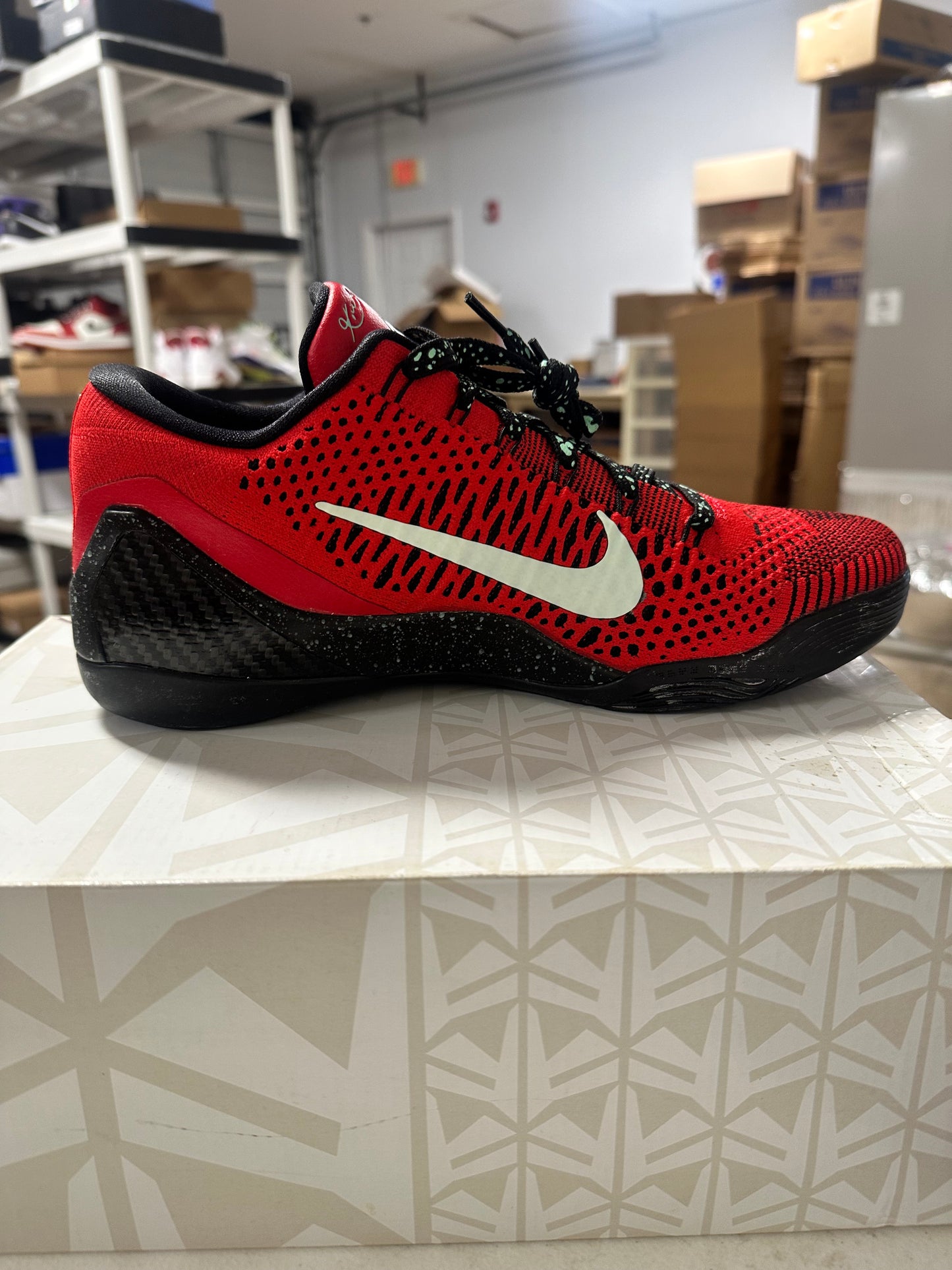 NIKE KOBE 9 ELITE LOW UNIVERSITY RED
