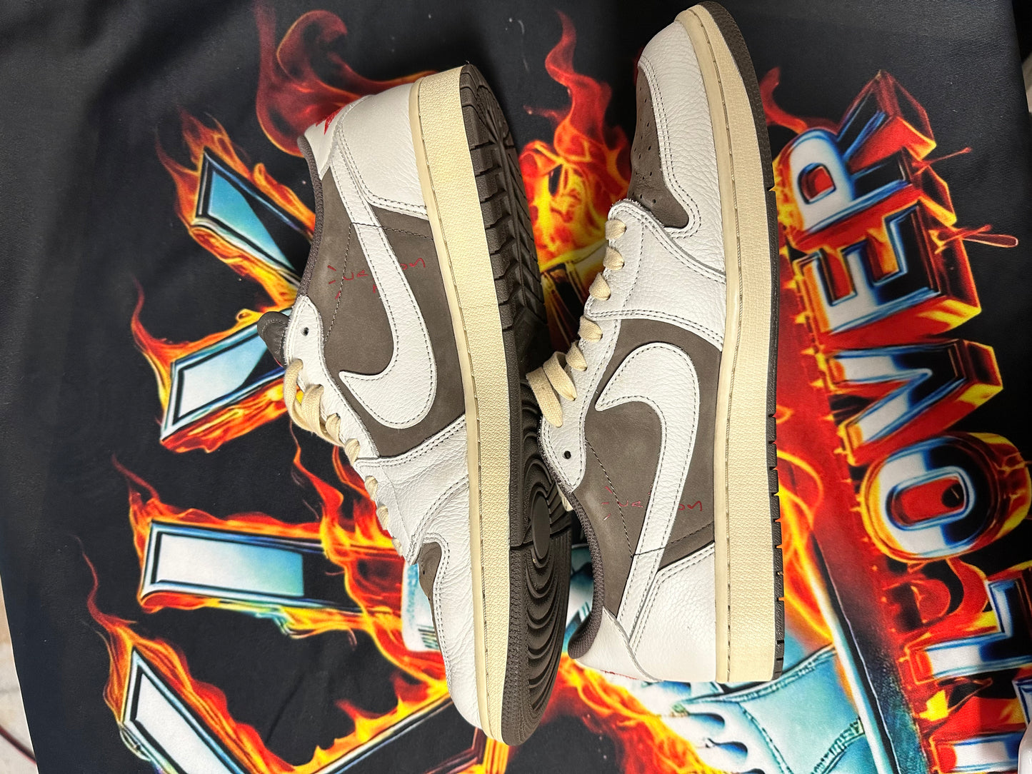 JORDAN 1 LOW TRAVIS SCOTT REVERSE MOCHA
