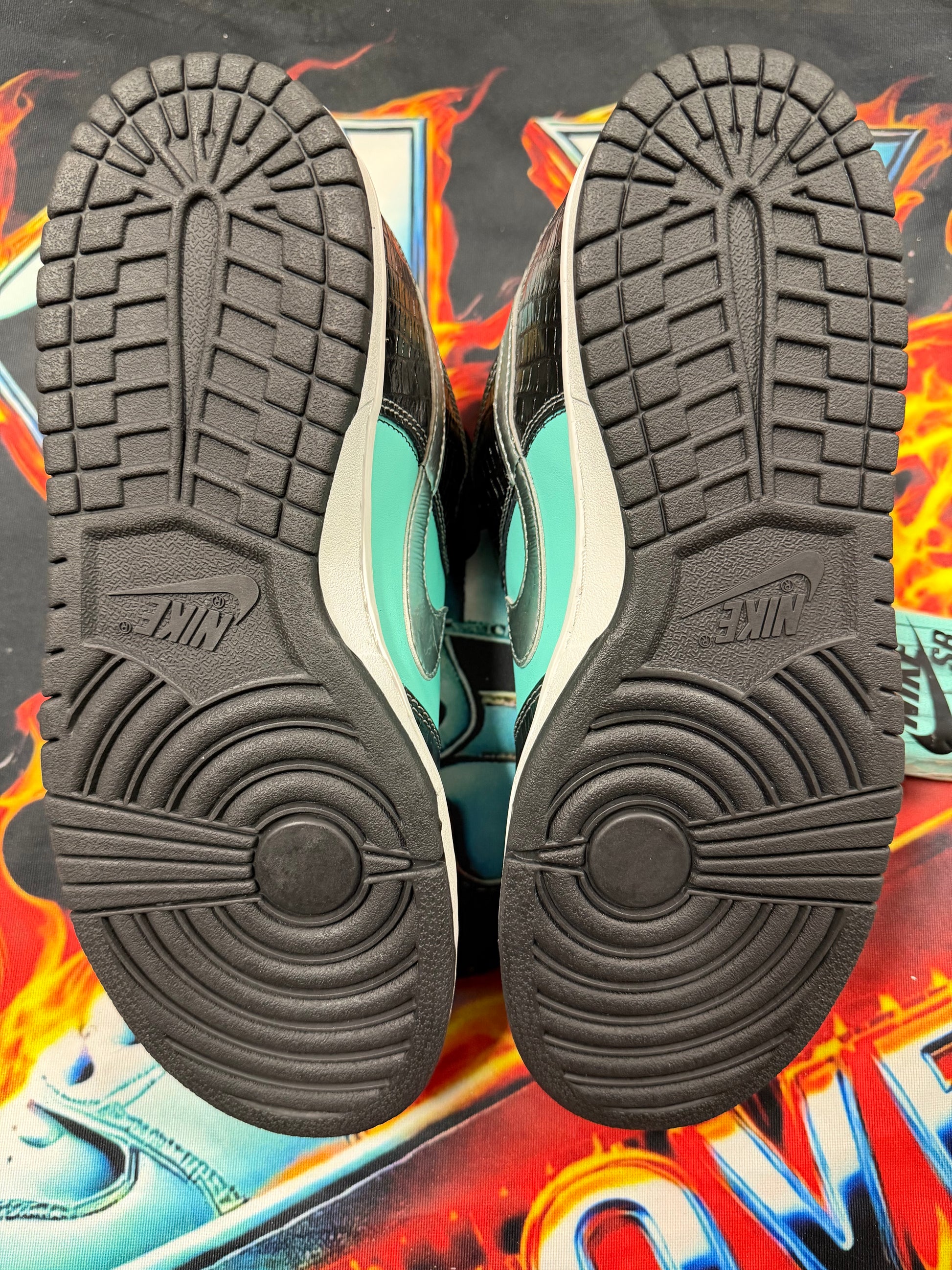 NIKE SB DUNK LOW DIAMOND SUPPLY CO.