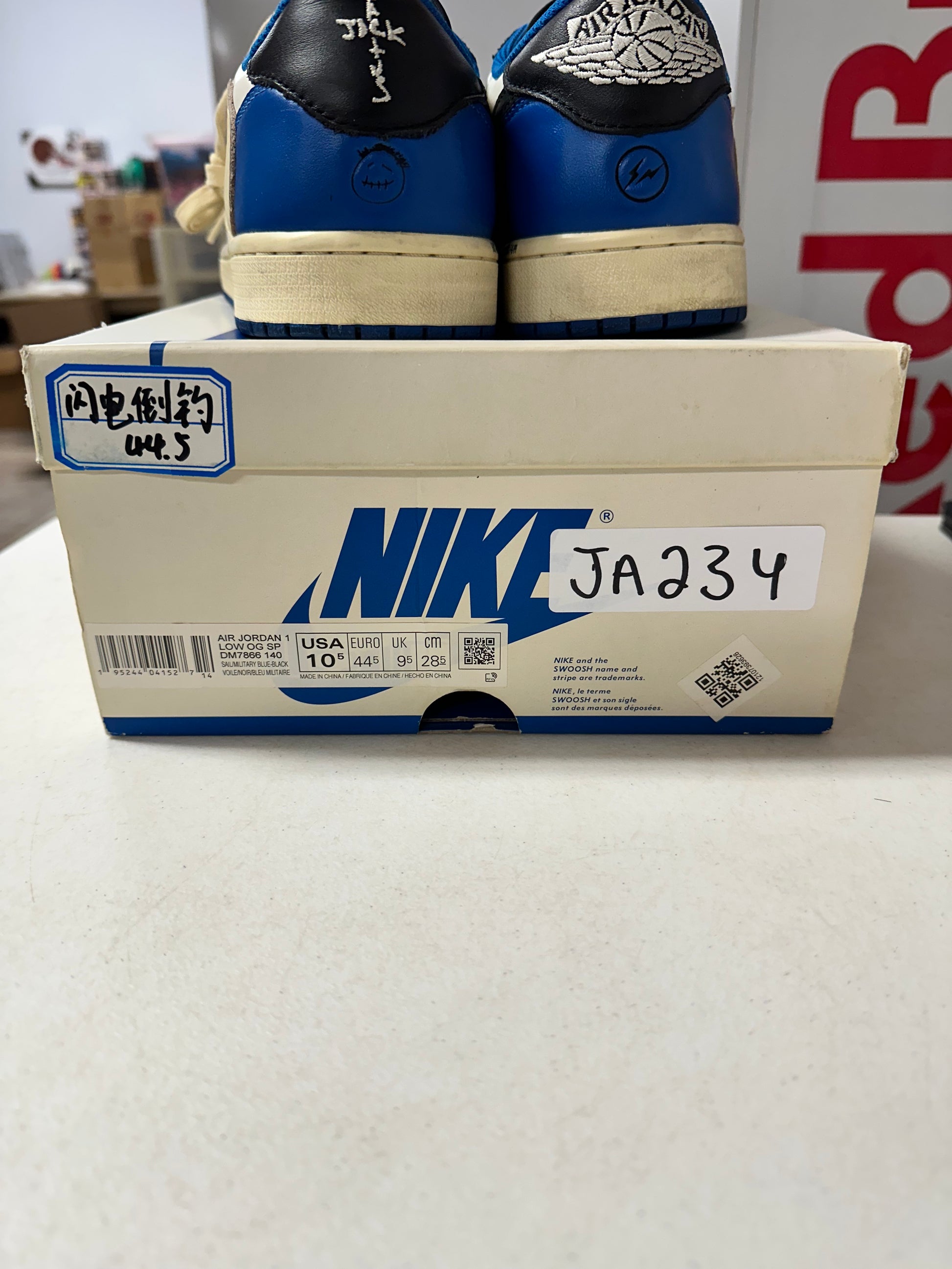 Jordan 1 Retro Low OG SP Fragment x Travis Scott