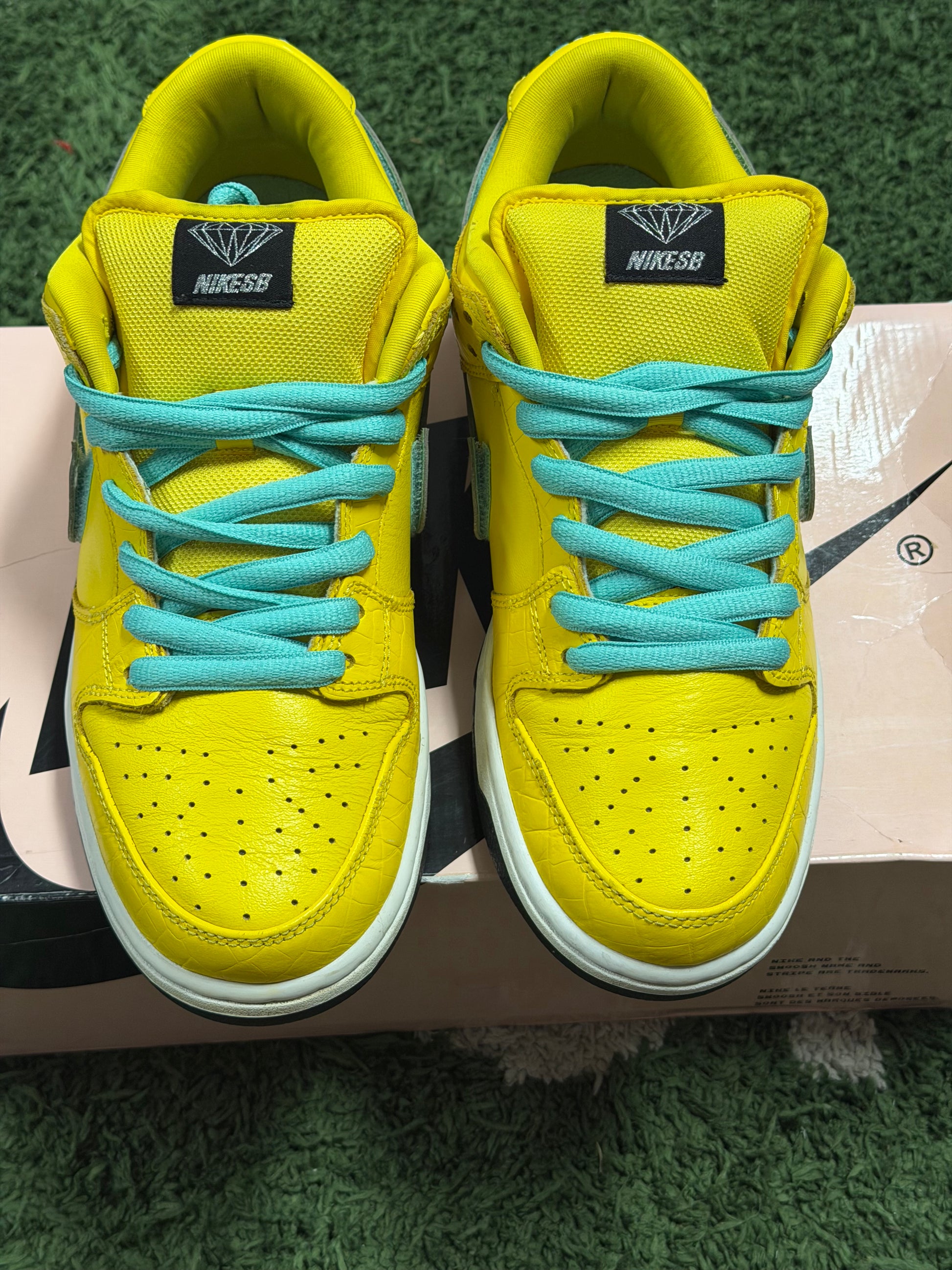 Nike SB Dunk Low Diamond Supply Co. Canary Diamond (Friends and Family)