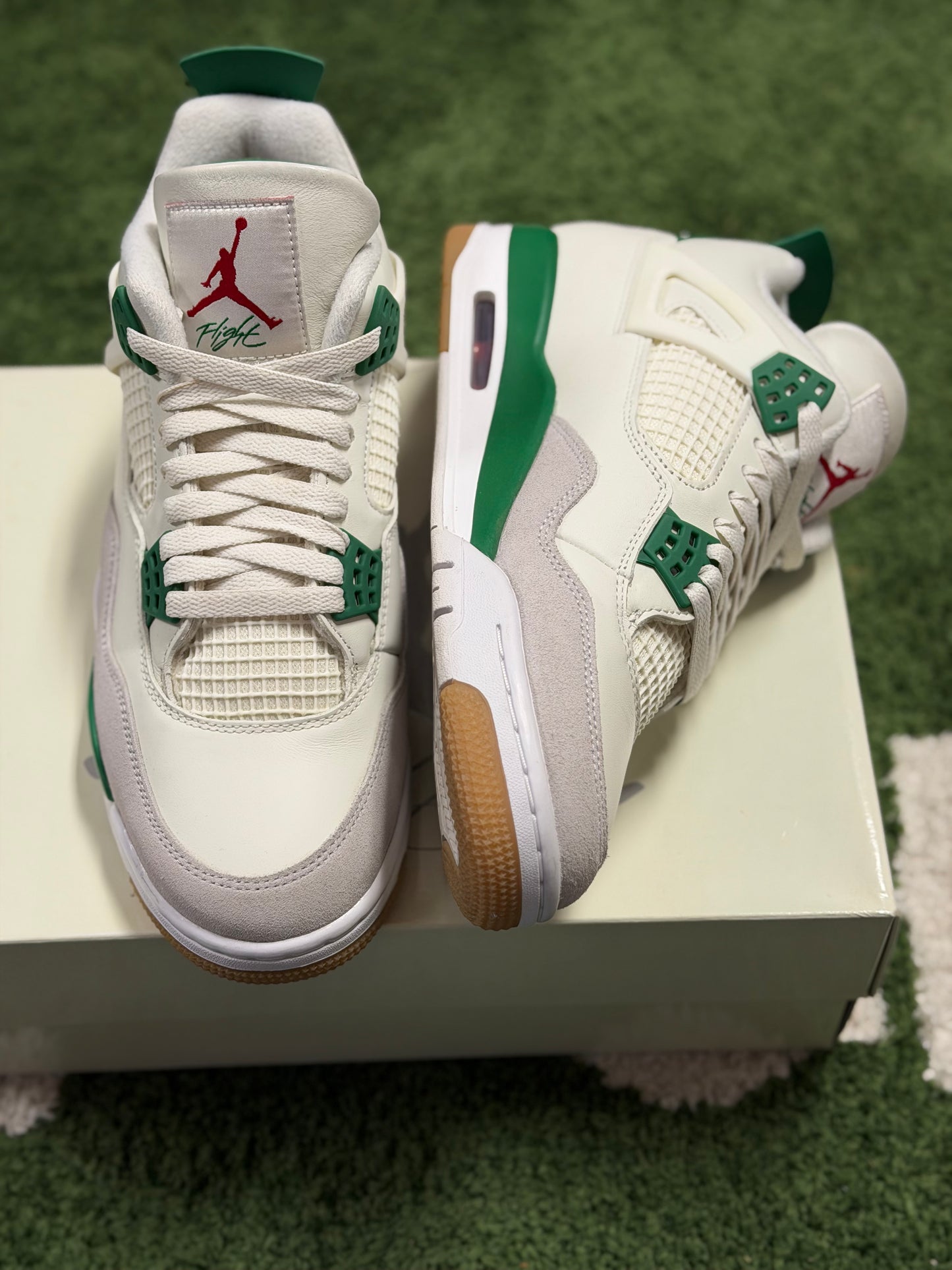 Jordan 4 Retro SB Pine Green
