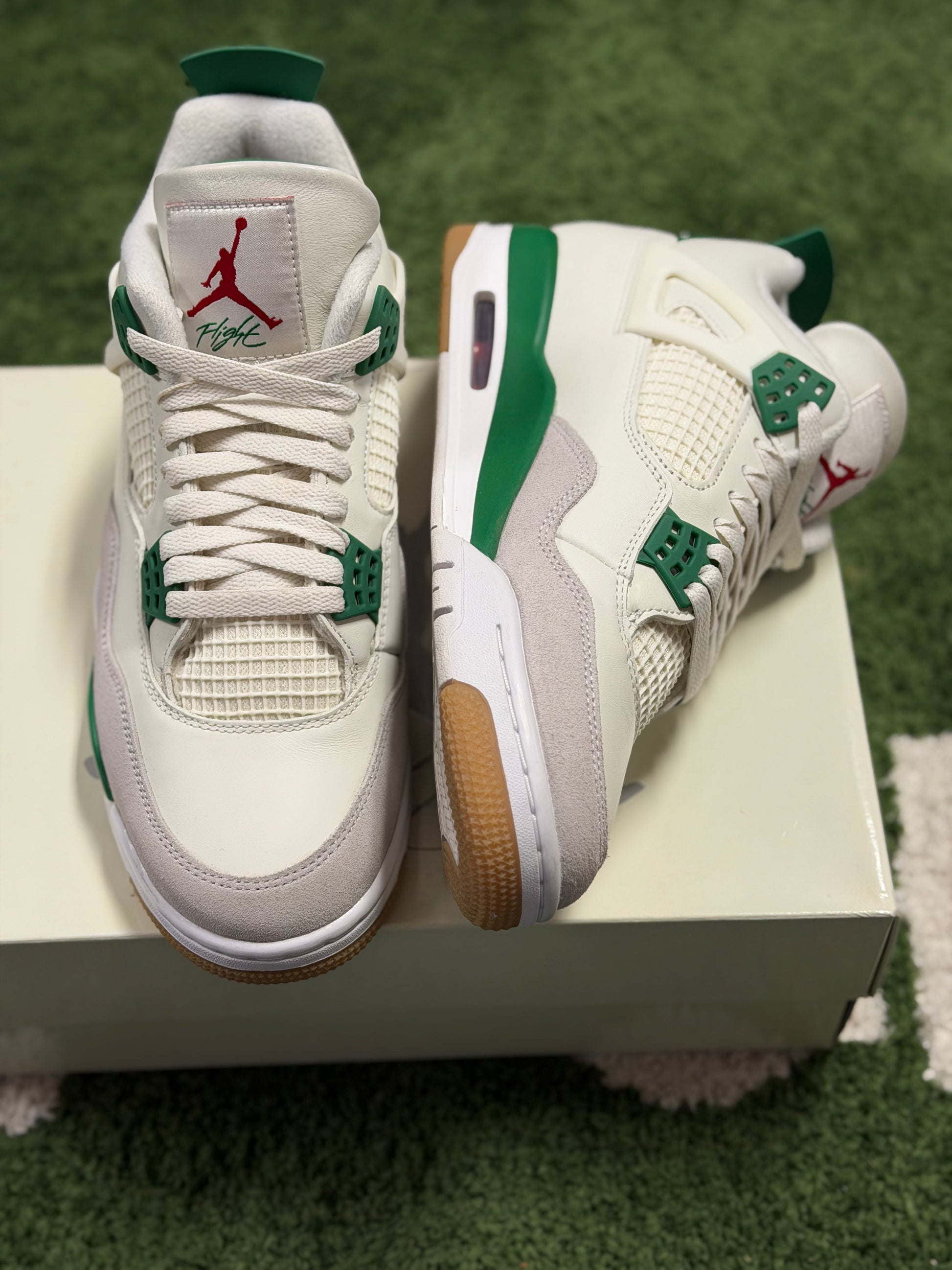 Jordan 4 Retro SB Pine Green