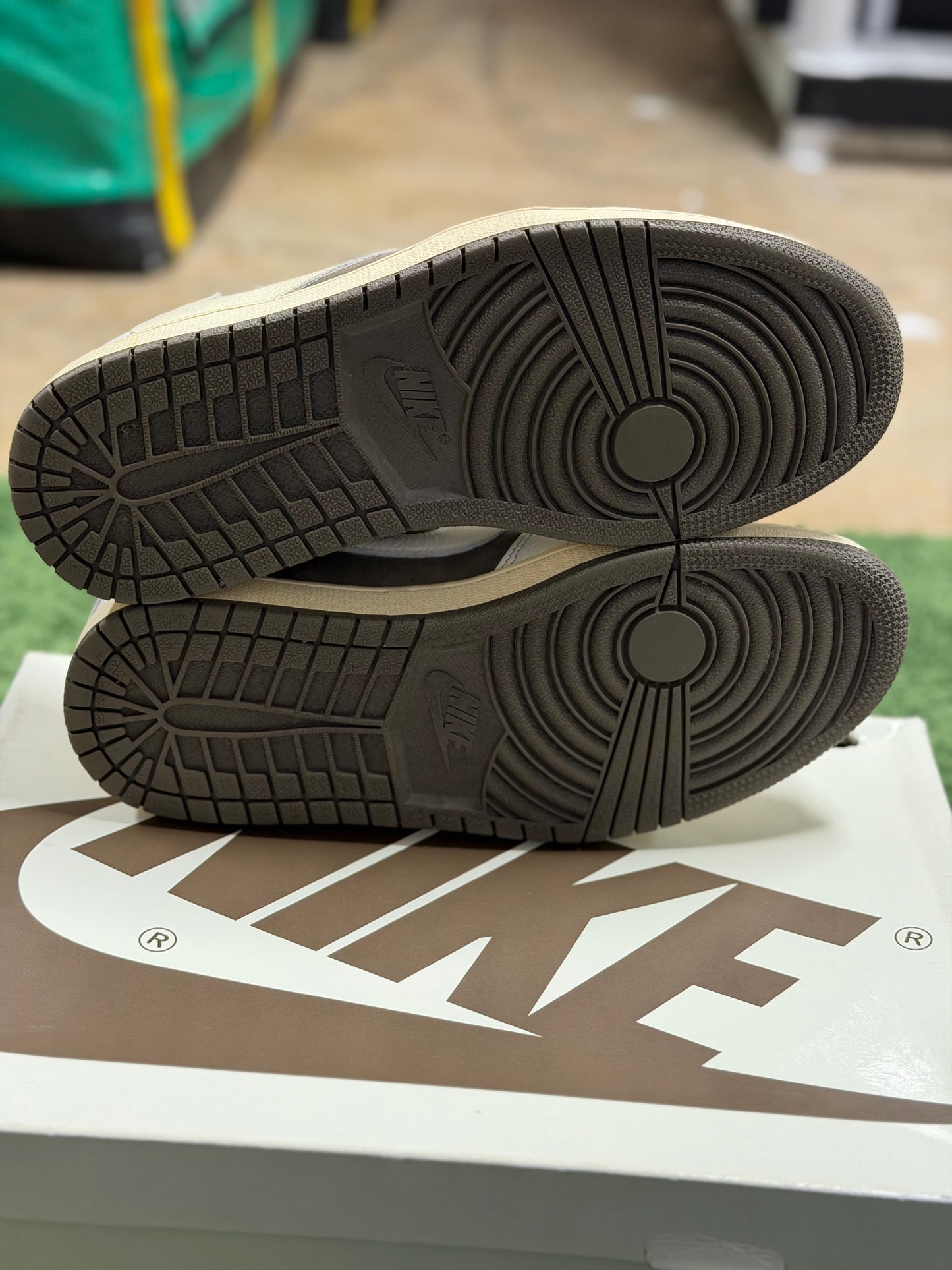 Jordan 1 Retro Low OG SP Travis Scott Reverse Mocha