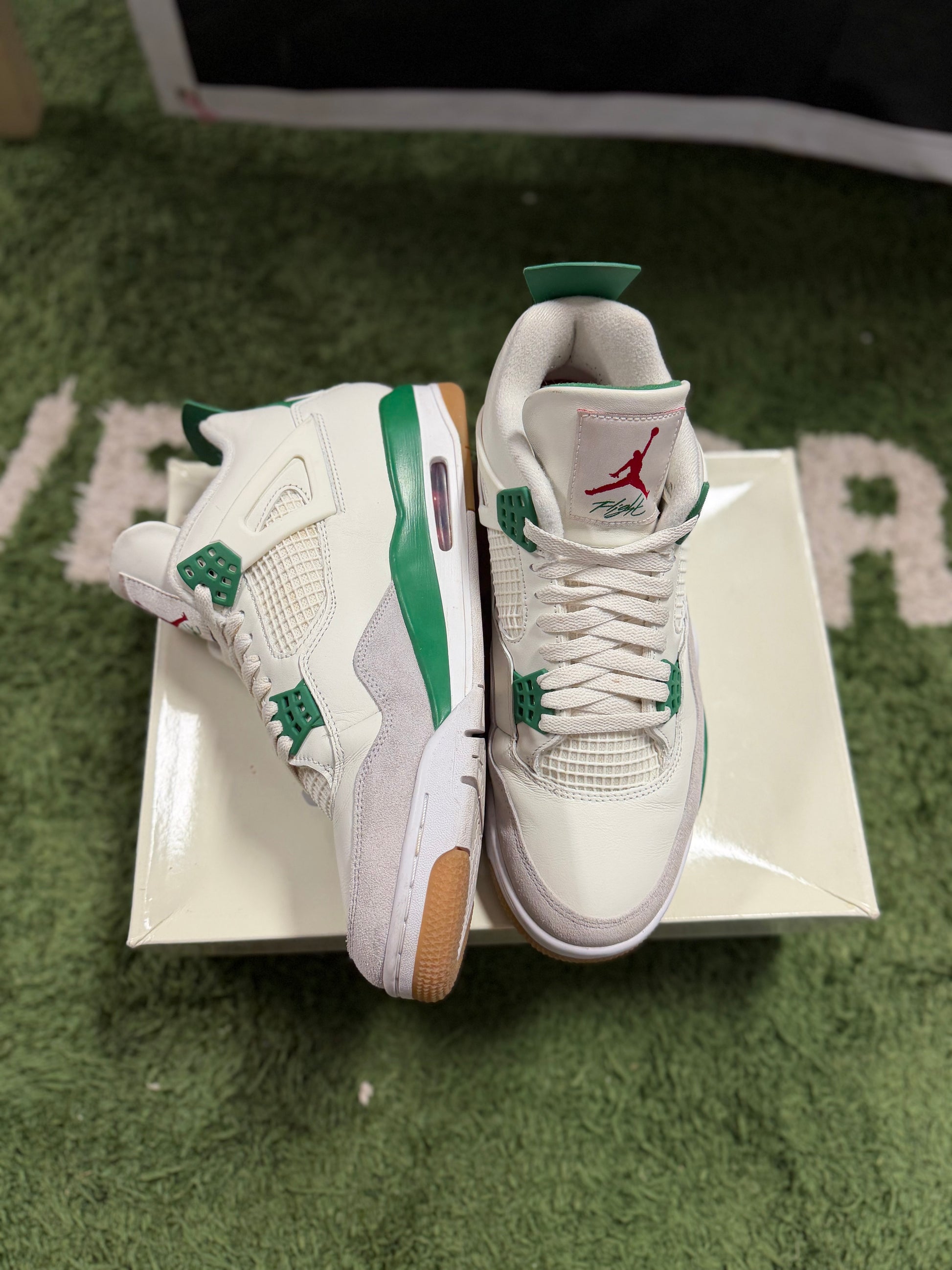 Jordan 4 Retro SB Pine Green