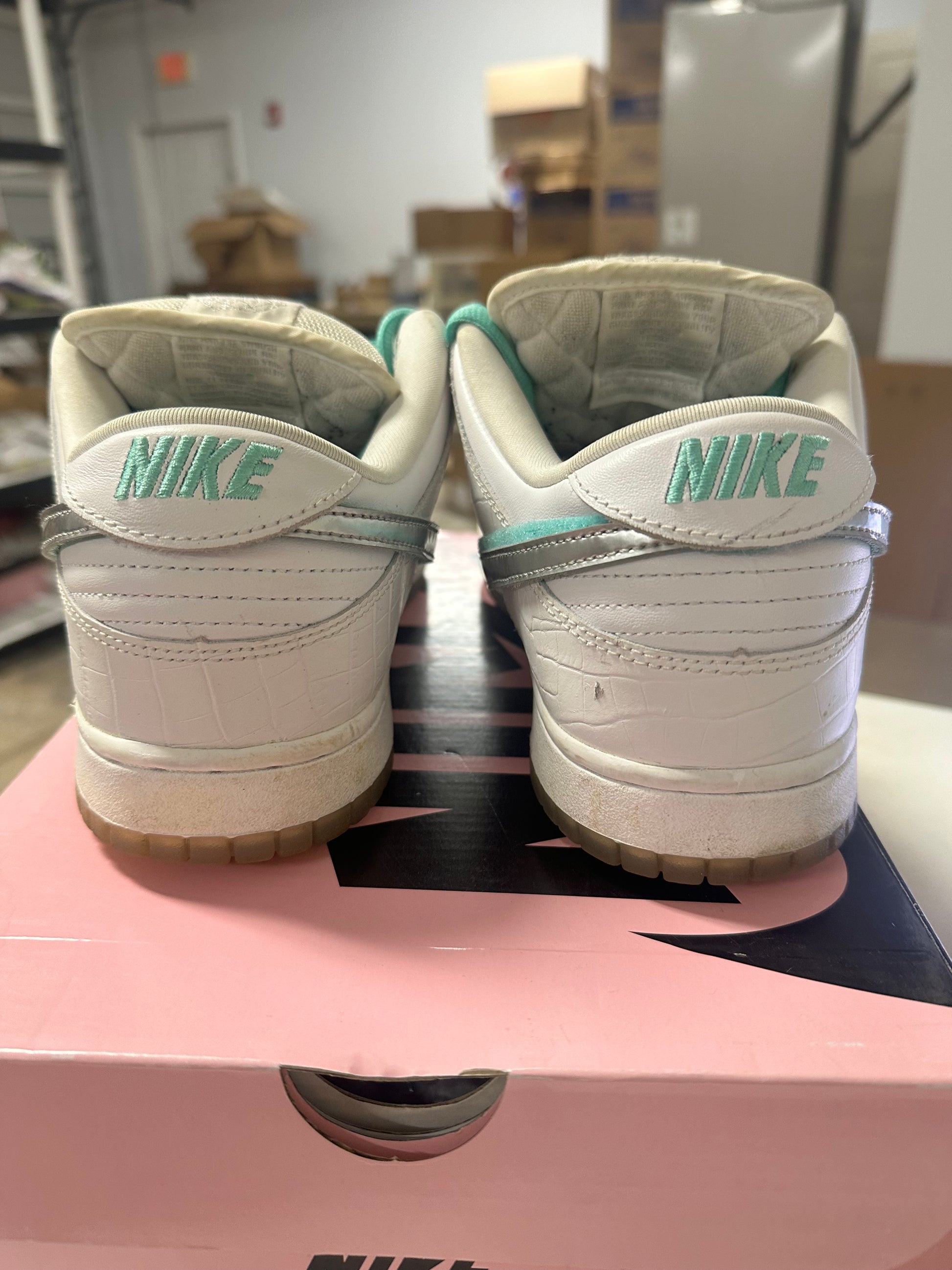 NIKE SB DUNK LOW DIAMOND SUPPLY CO. WHITE