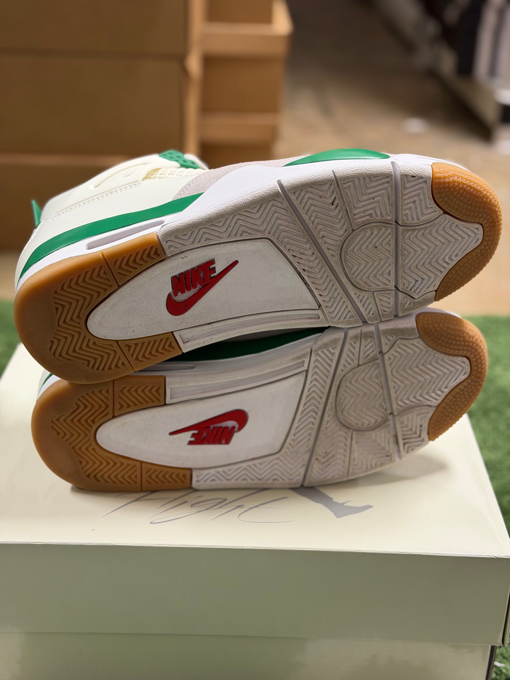 Jordan 4 Retro SB Pine Green