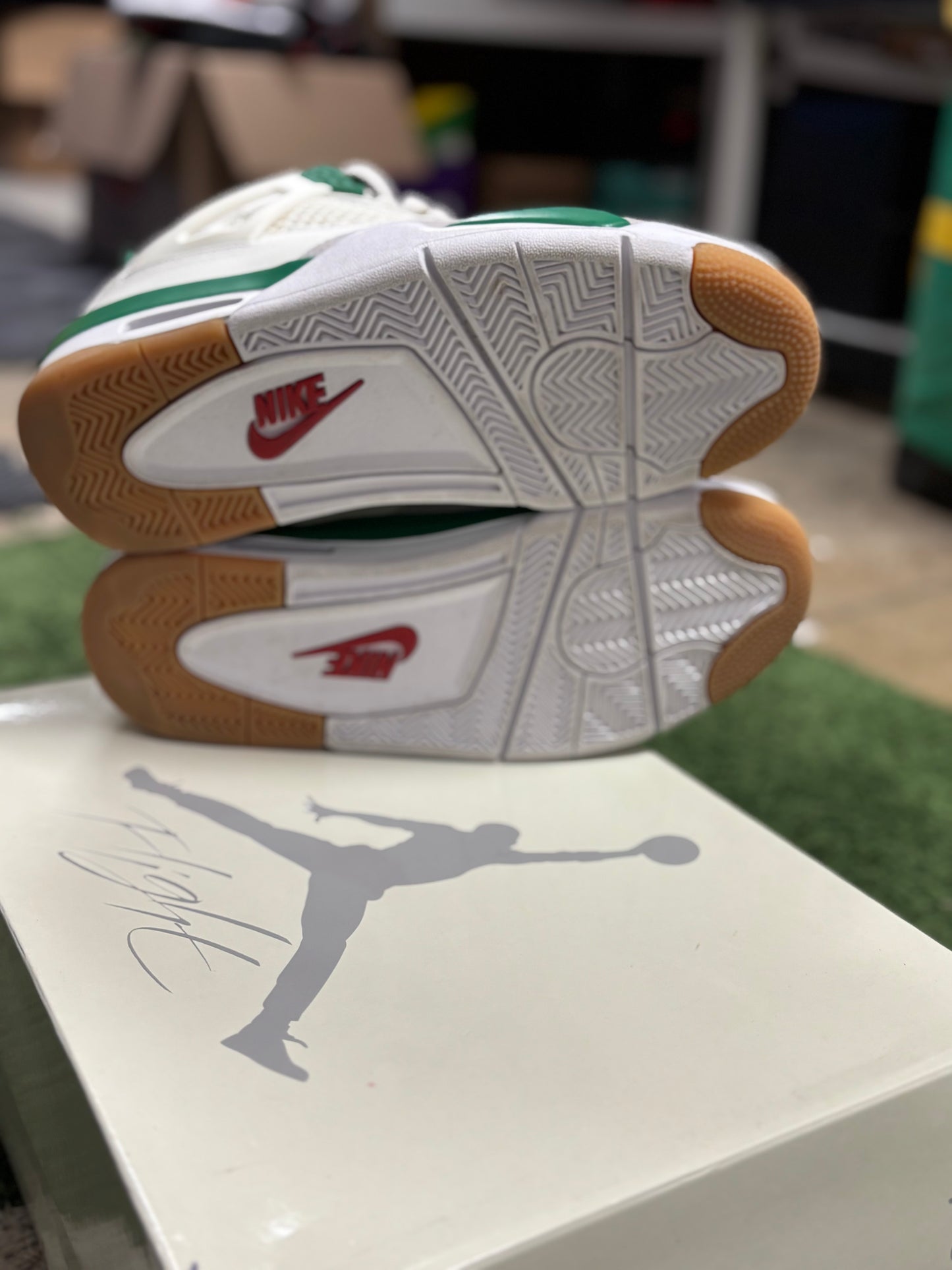 Jordan 4 Retro SB Pine Green