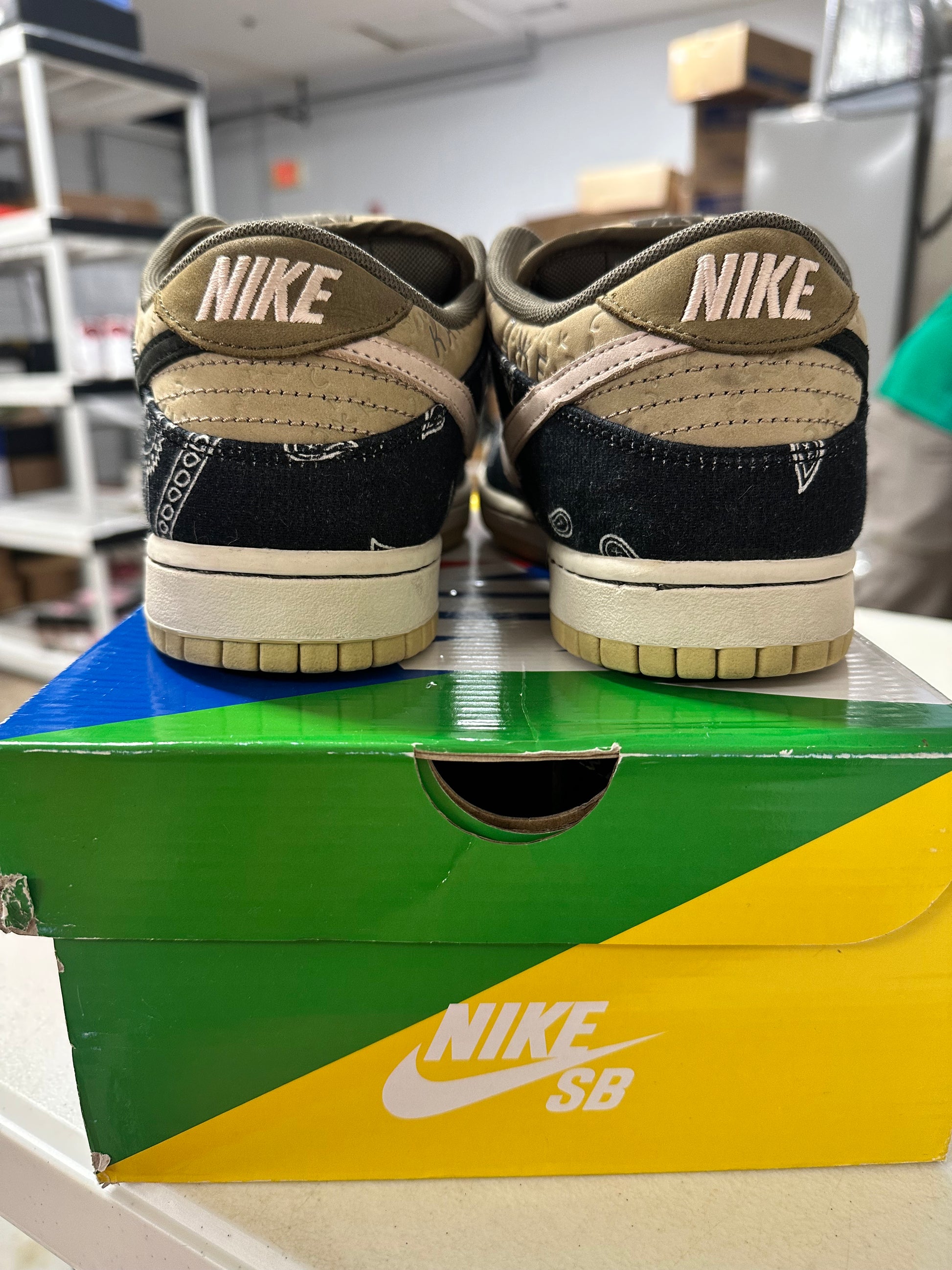NIKE SB DUNK LOW TRAVIS SCOTT