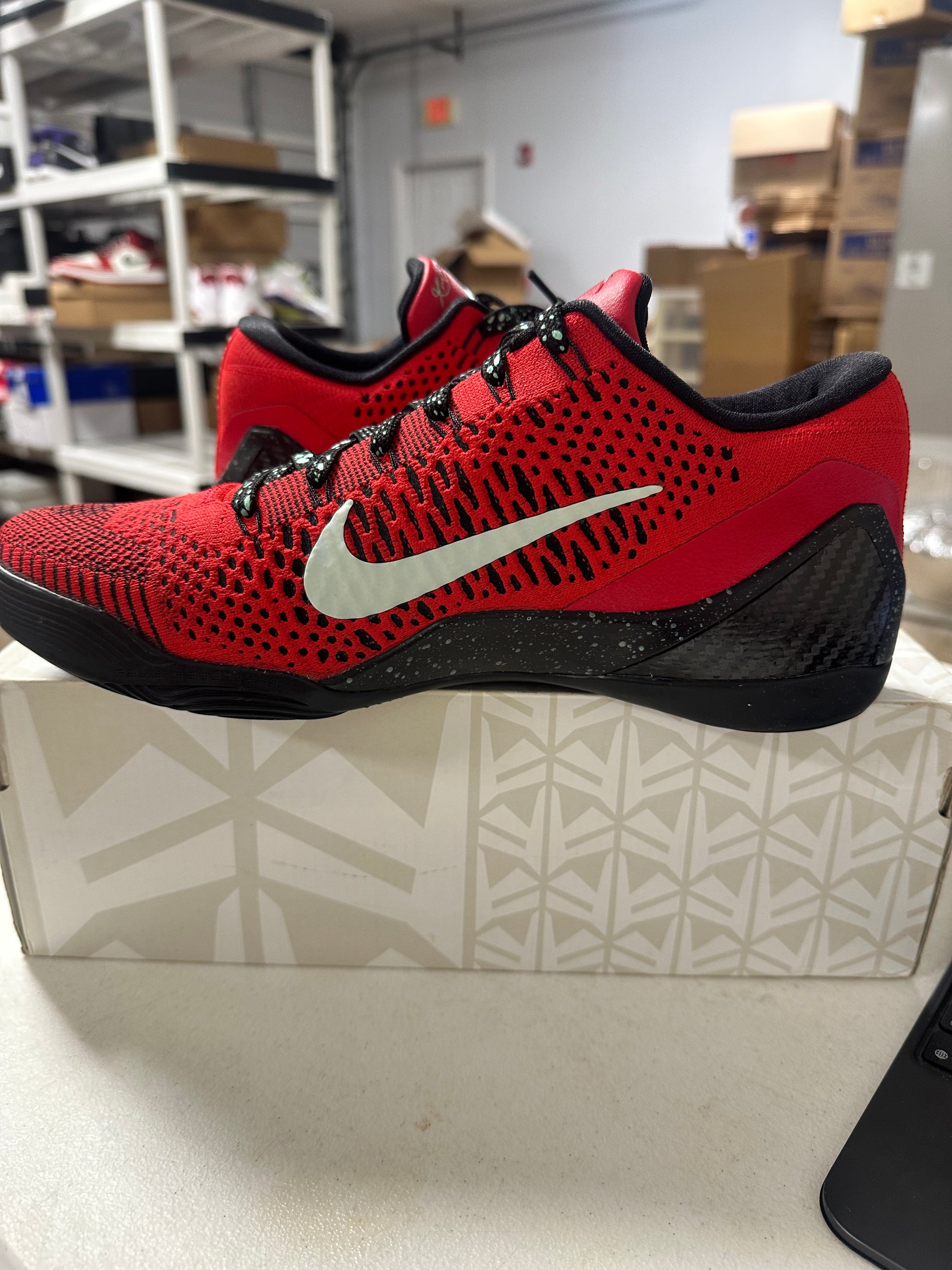NIKE KOBE 9 ELITE LOW UNIVERSITY RED