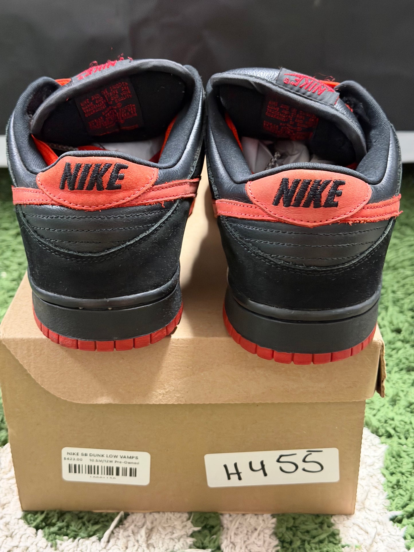 NIKE SB DUNK LOW VAMPS