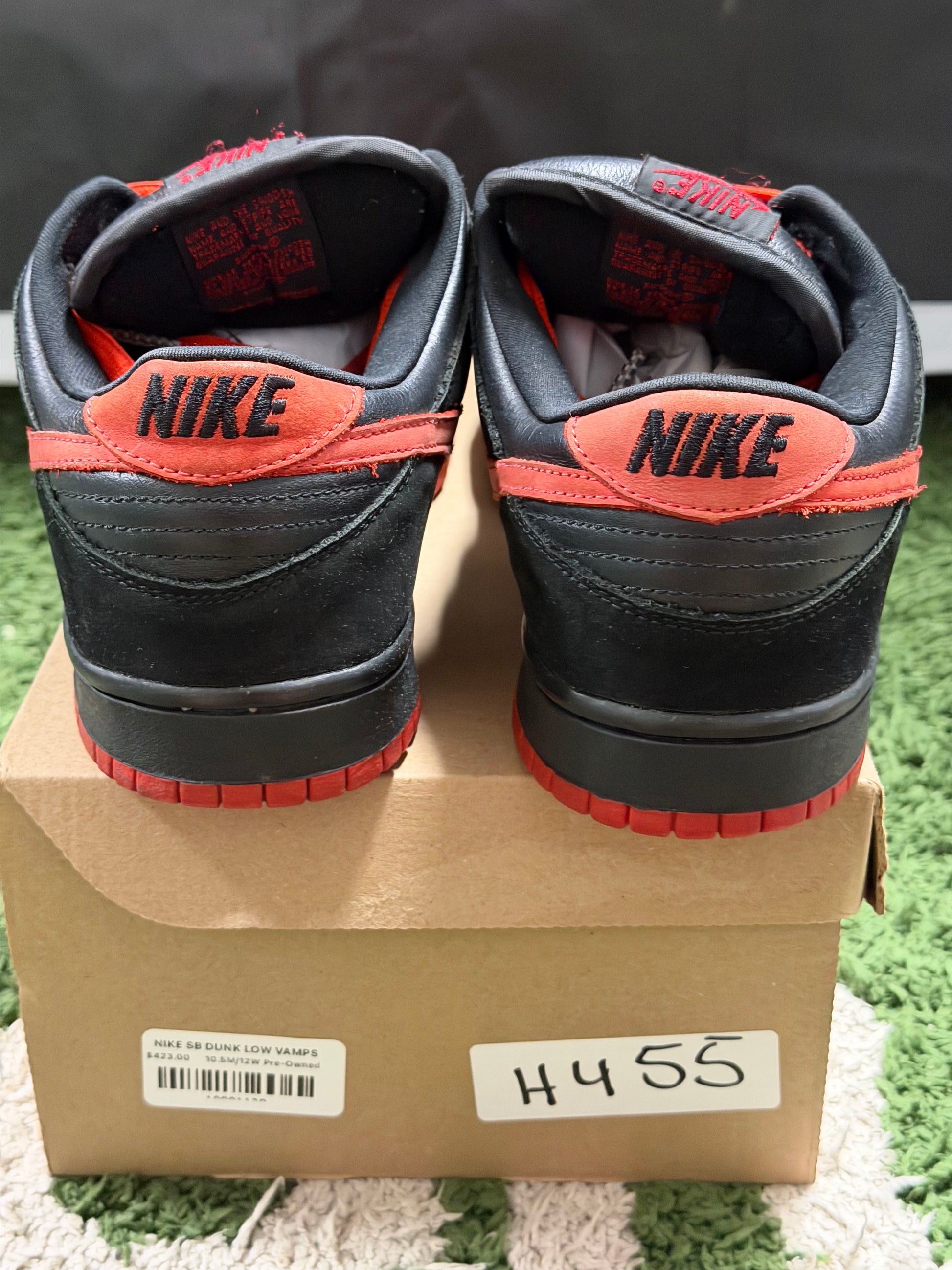 NIKE SB DUNK LOW VAMPS