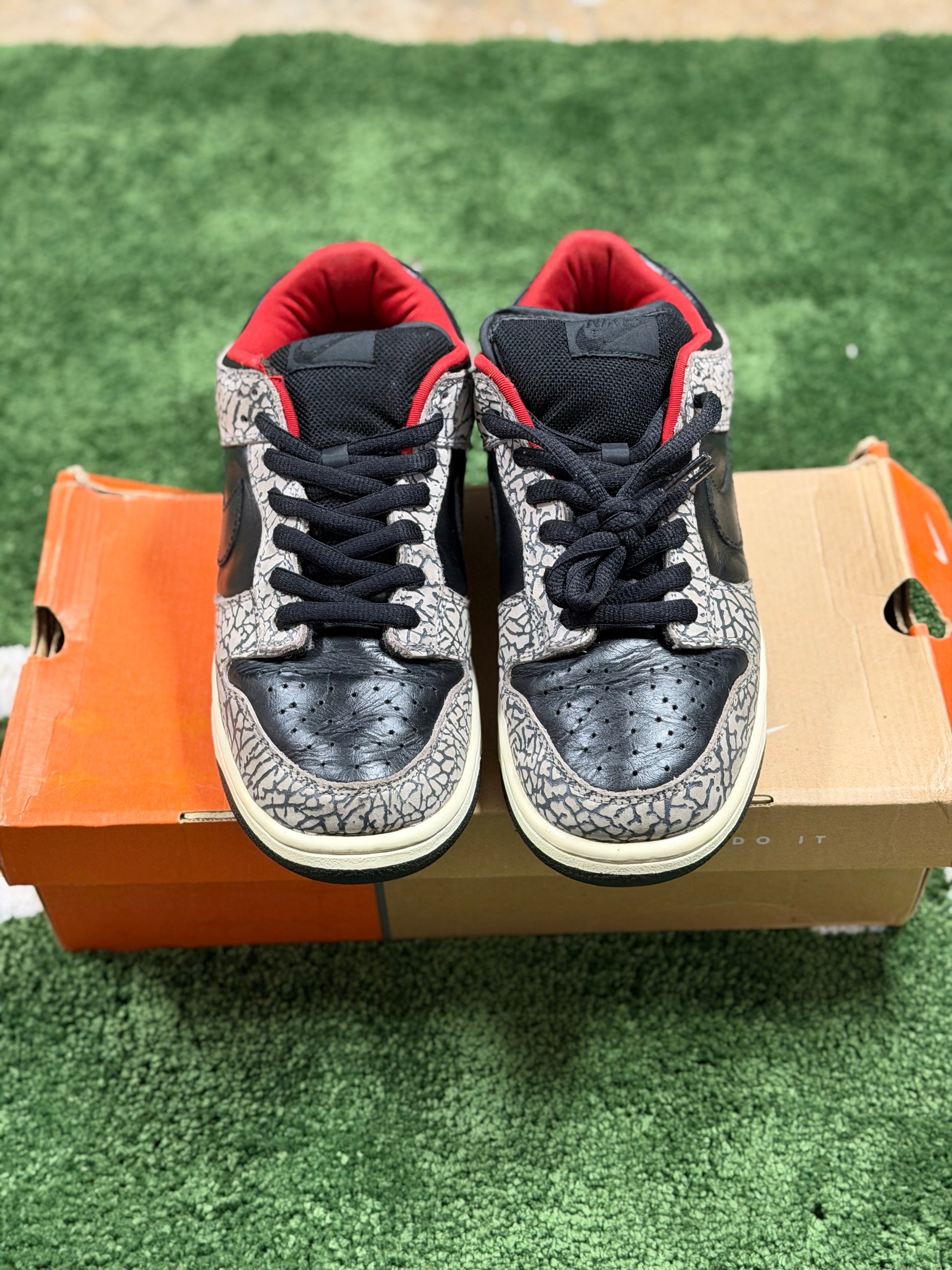 Nike SB Dunk Low Supreme Black Cement (2002)