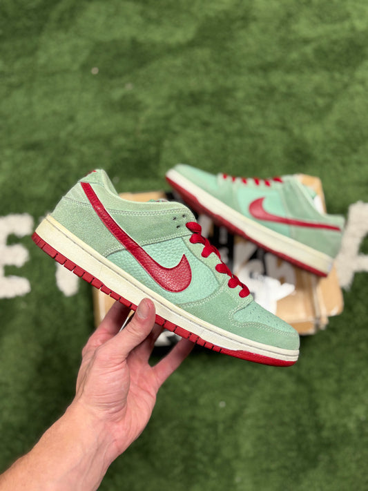 Nike SB Dunk Low Medium Mint Gym Red