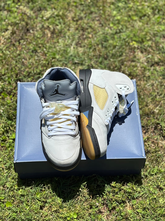 Jordan 5 a ma manier “Dawn” Size 11W (9.5M)