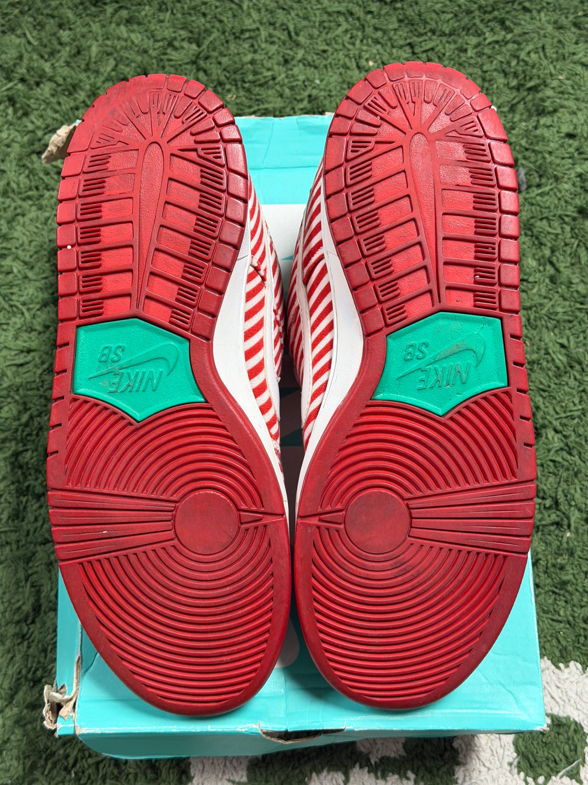 Nike SB Dunk Low Candy Cane