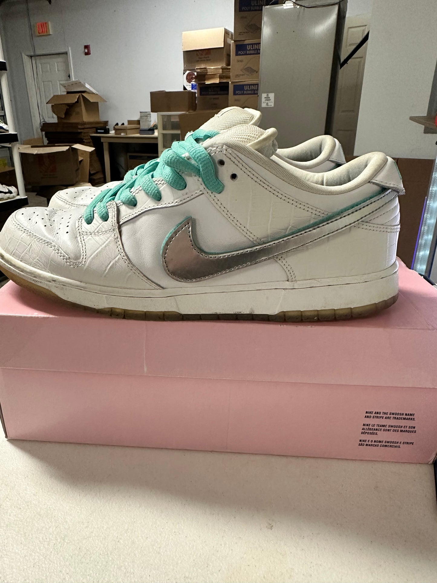 NIKE SB DUNK LOW DIAMOND SUPPLY CO. WHITE
