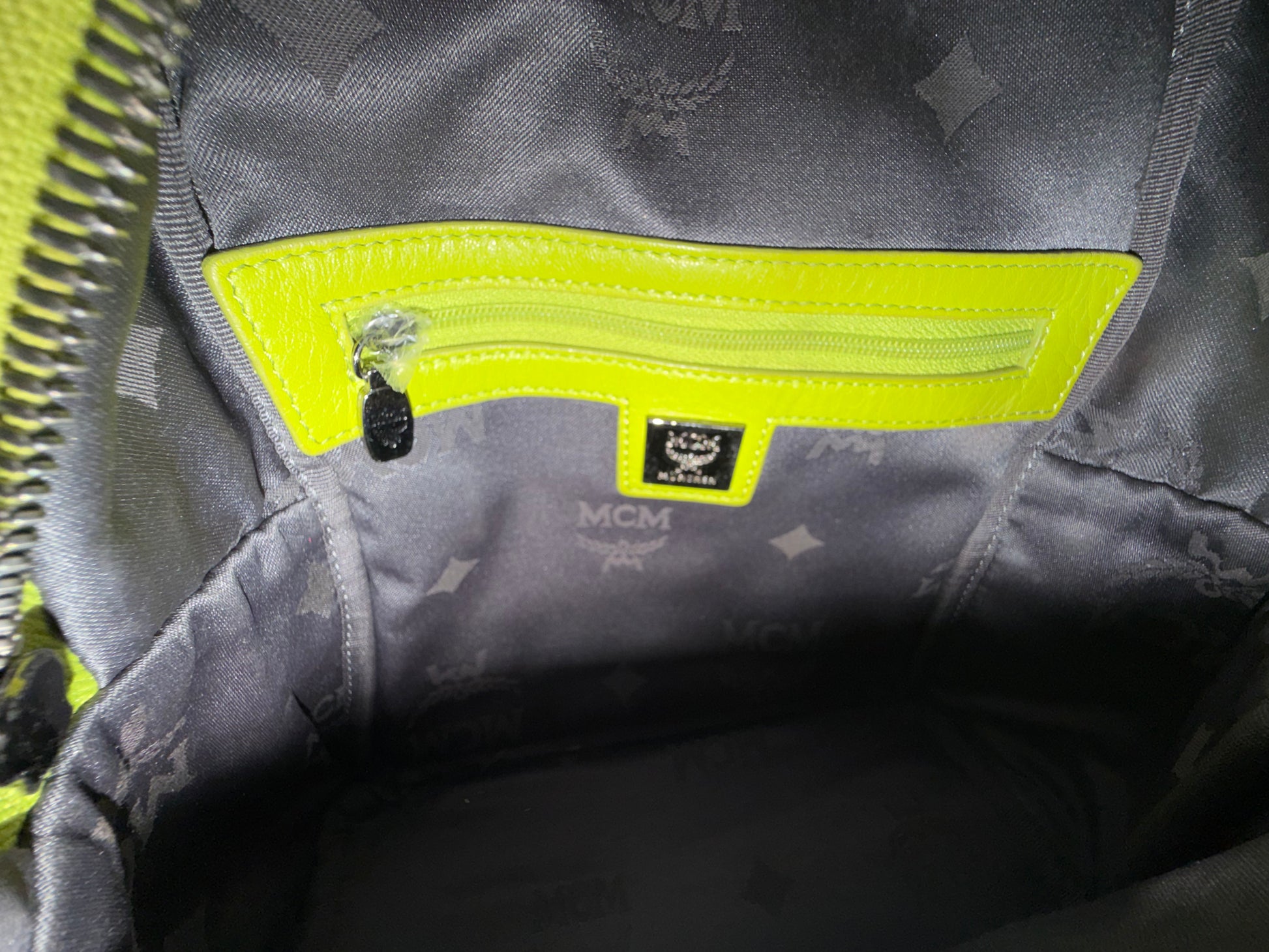 MCM VISETOS STARK LIME STUDDED