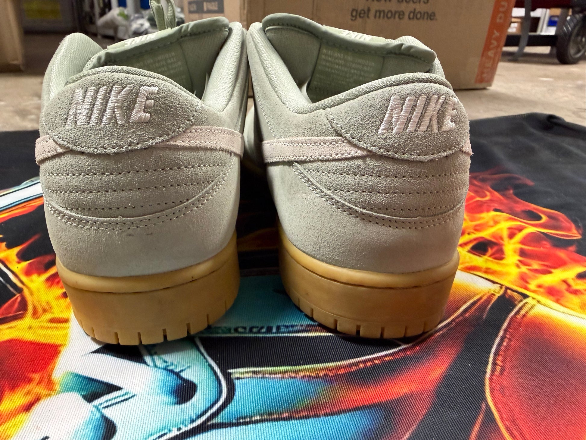 NIKE SB DUNK LOW ISLAND GREEN GUM