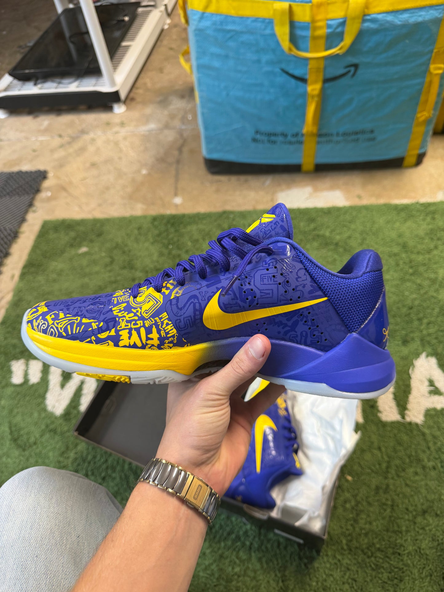 Nike Kobe 5 rings ( lightly used, OG Box) ( Size 10M)