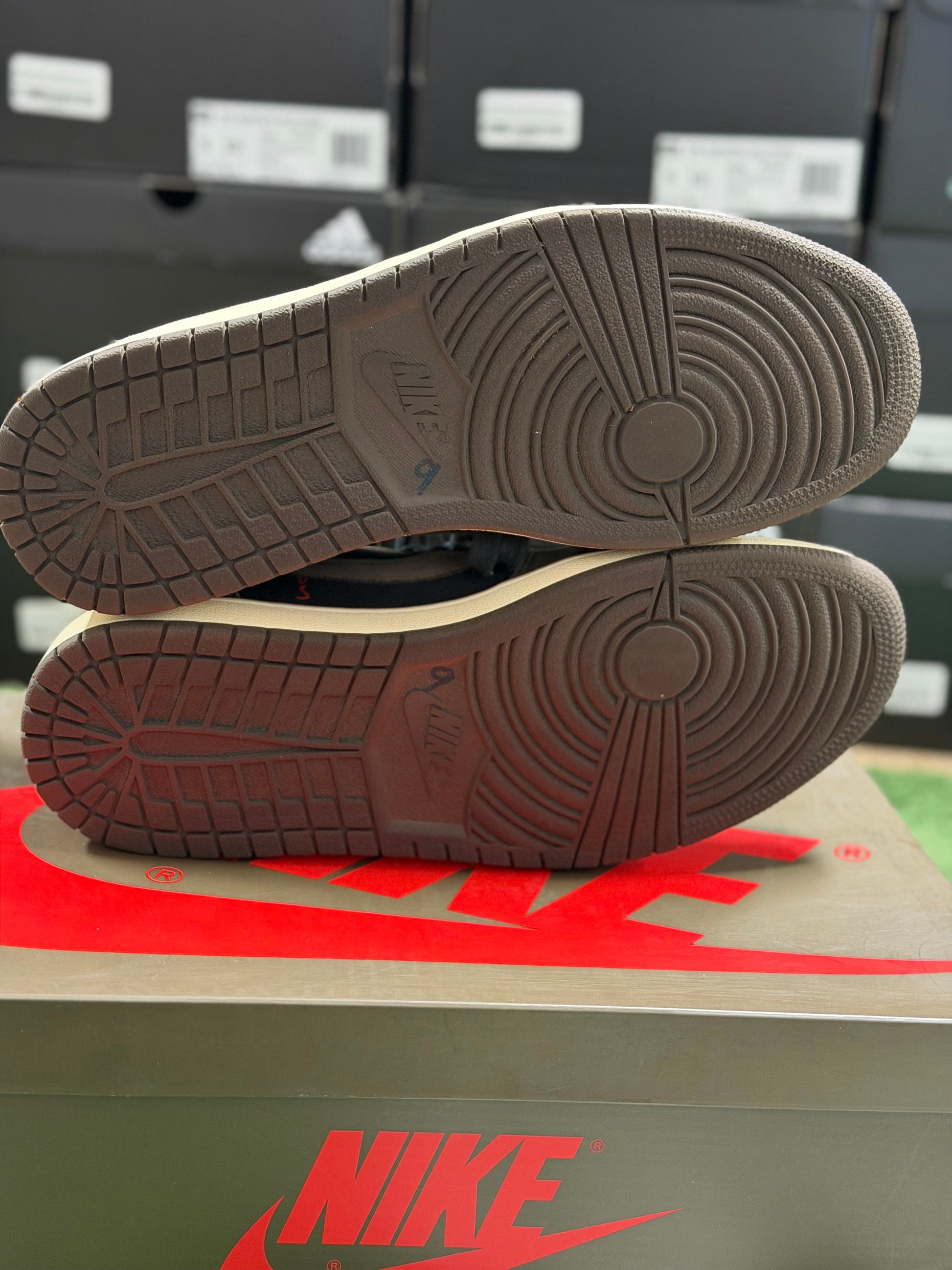 Jordan 1 Retro Low OG SP Travis Scott Mocha