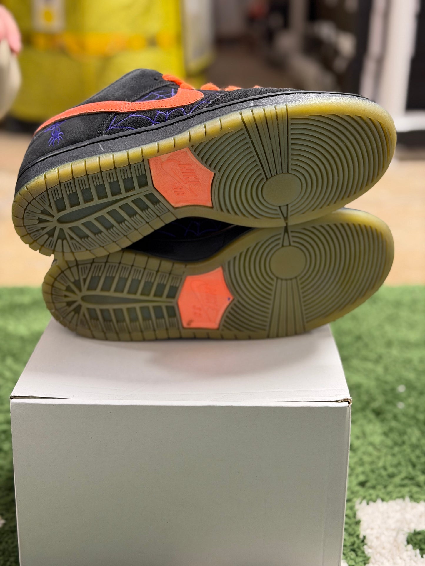 Nike SB Dunk Low Night of Mischief Halloween