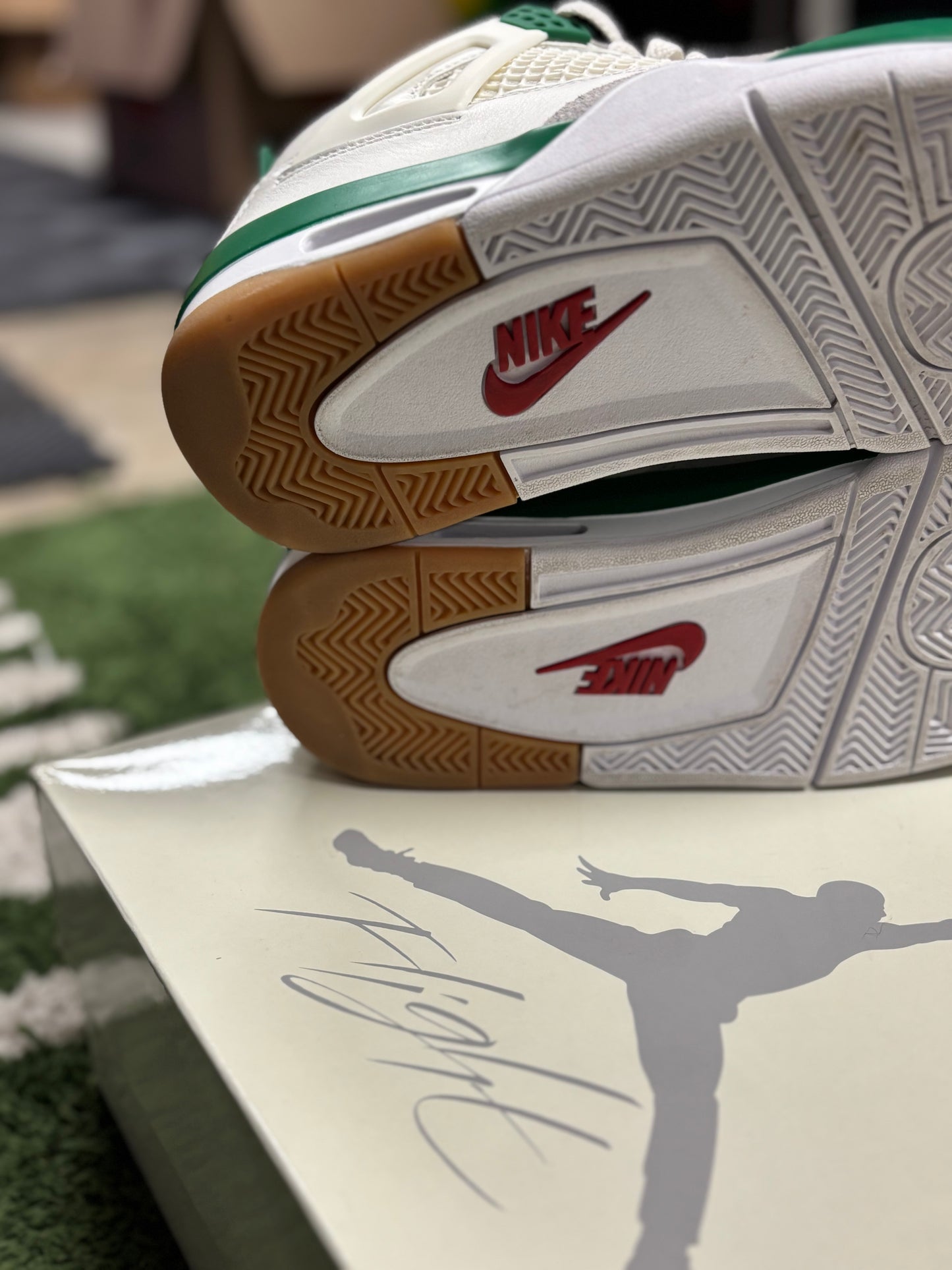 Jordan 4 Retro SB Pine Green