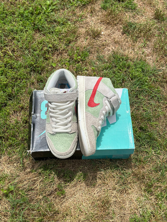 Nike SB Dunk Mid “White Widow” Size 9.5M
