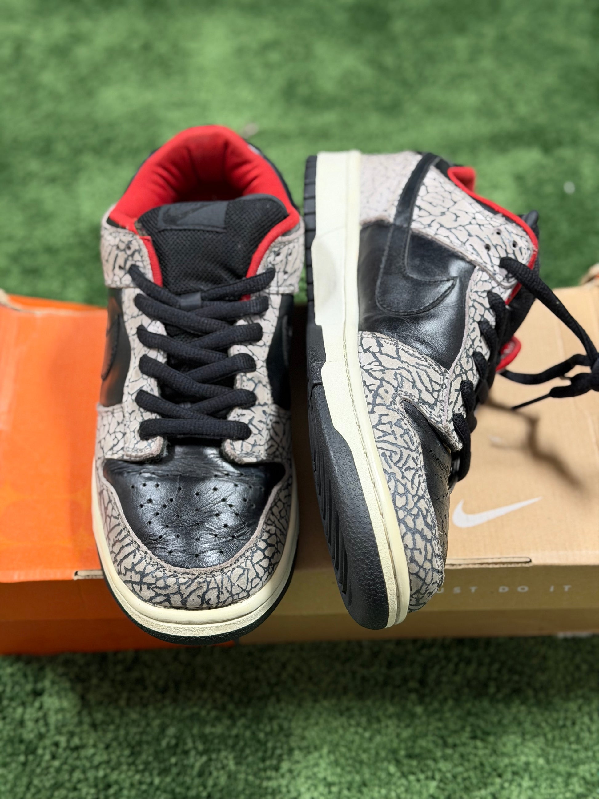 Nike SB Dunk Low Supreme Black Cement (2002)