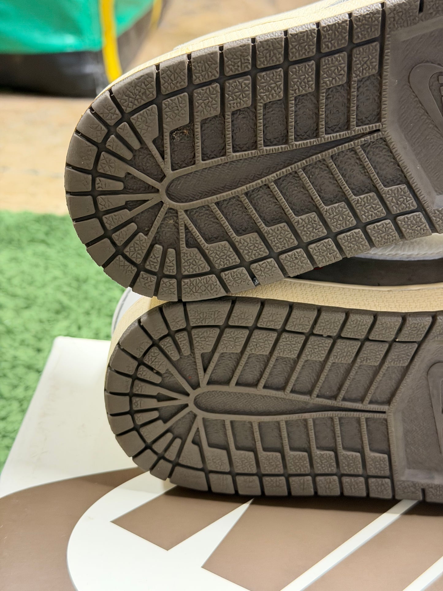 Jordan 1 Retro Low OG SP Travis Scott Reverse Mocha