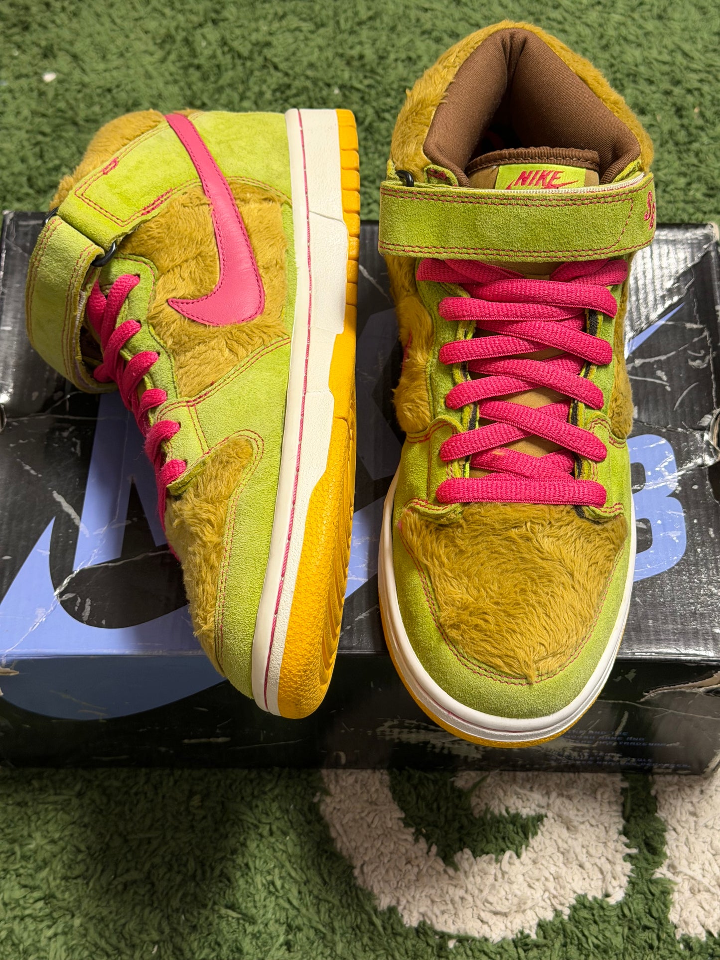 Nike SB Dunk Mid Mama Bear