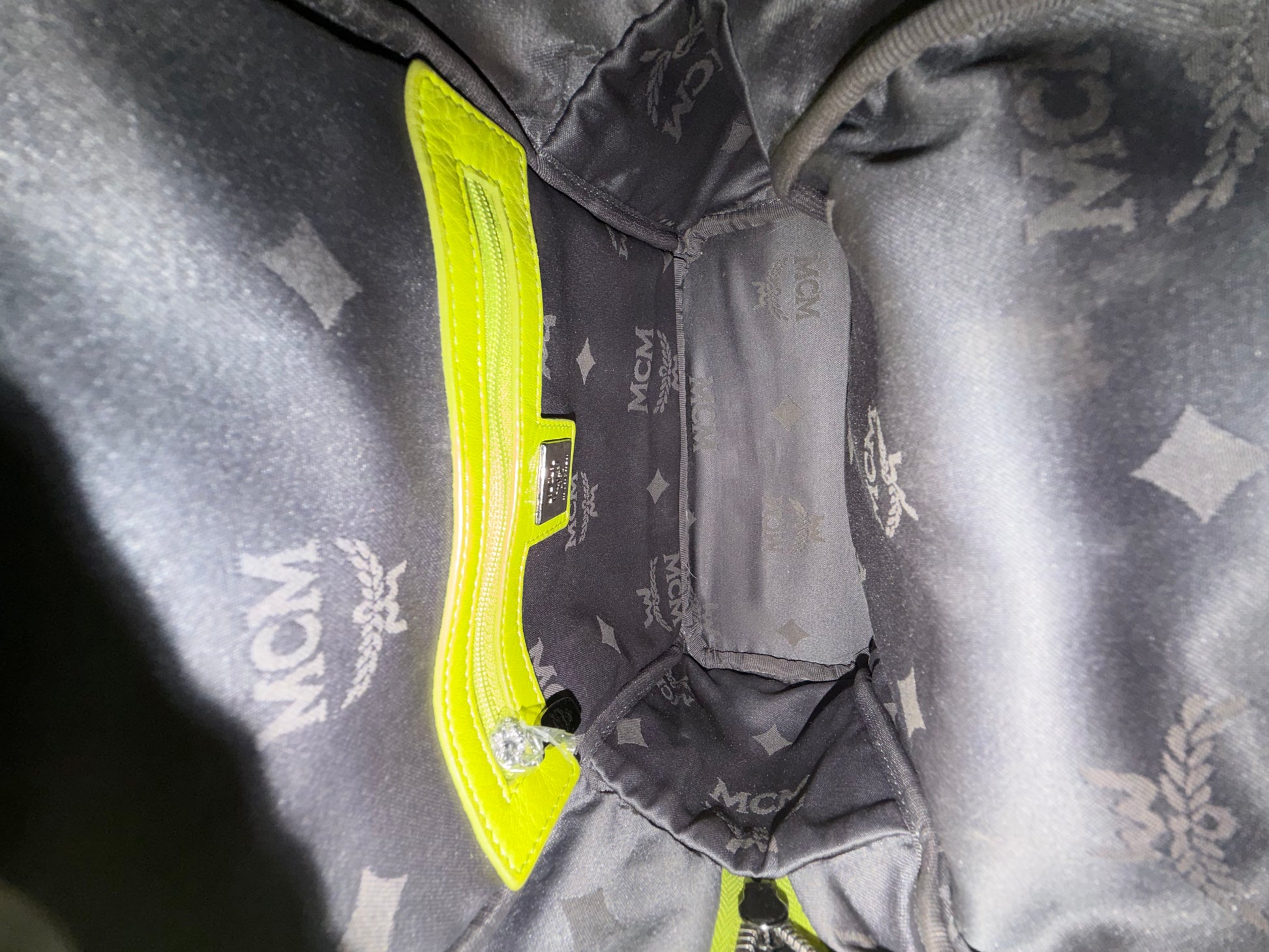 MCM VISETOS STARK LIME STUDDED