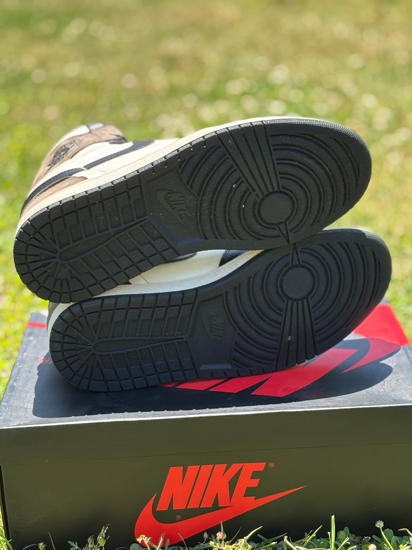 Jordan 1 High “Mocha” Size 11M