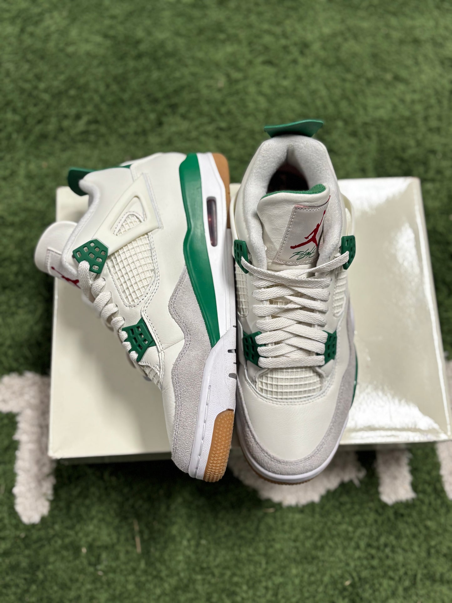 Jordan 4 Retro SB Pine Green