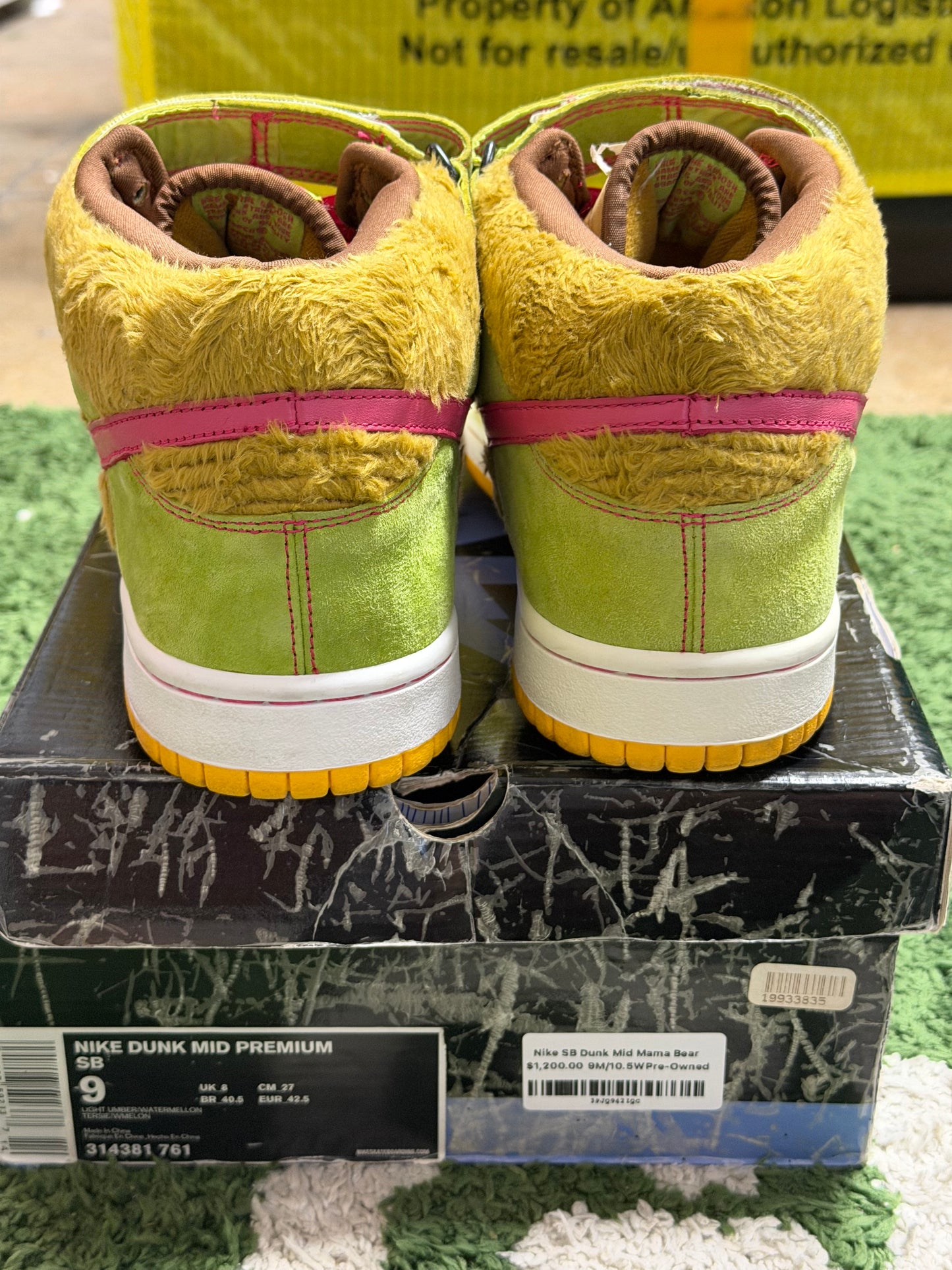 Nike SB Dunk Mid Mama Bear