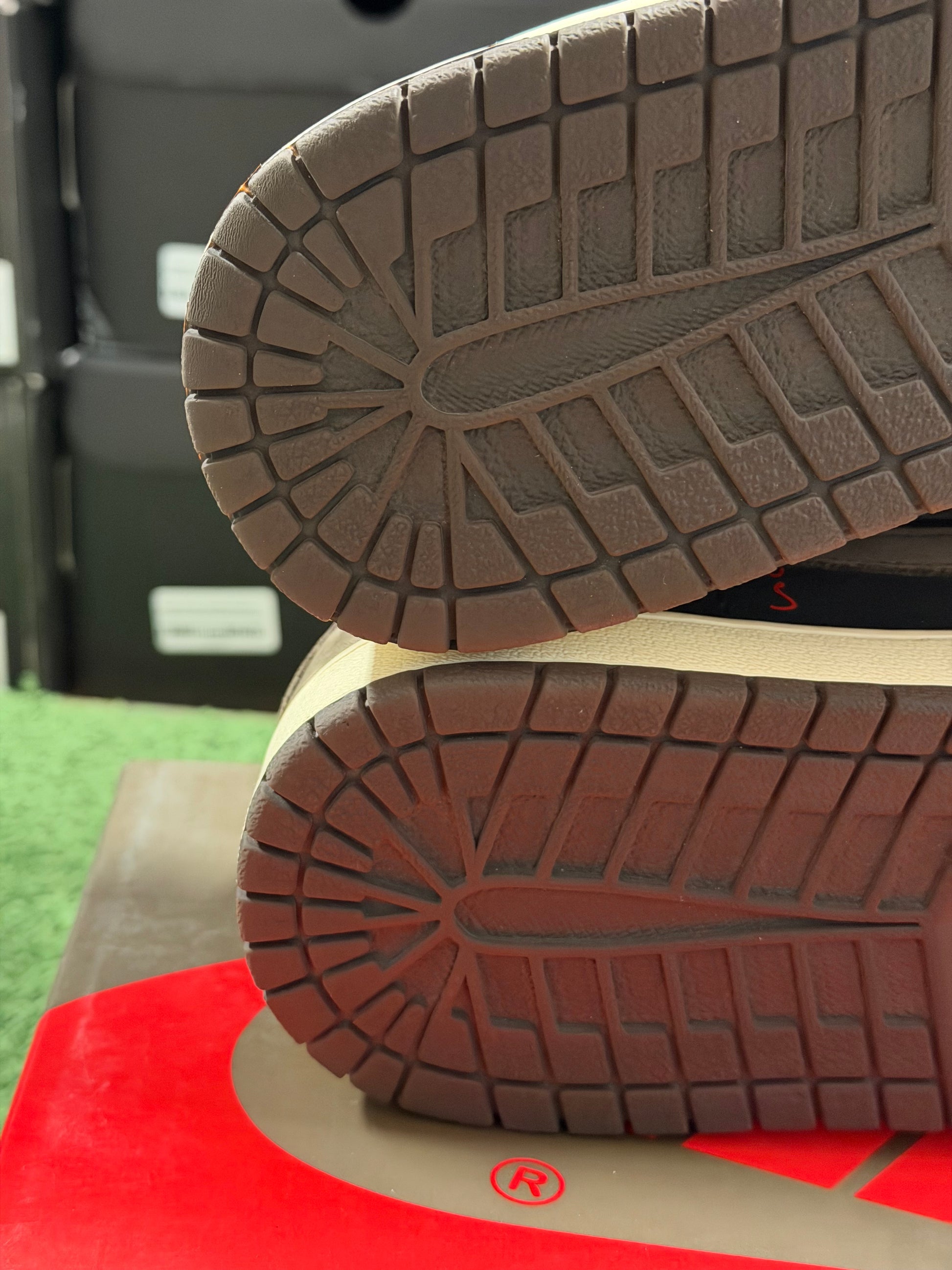 Jordan 1 Retro Low OG SP Travis Scott Mocha