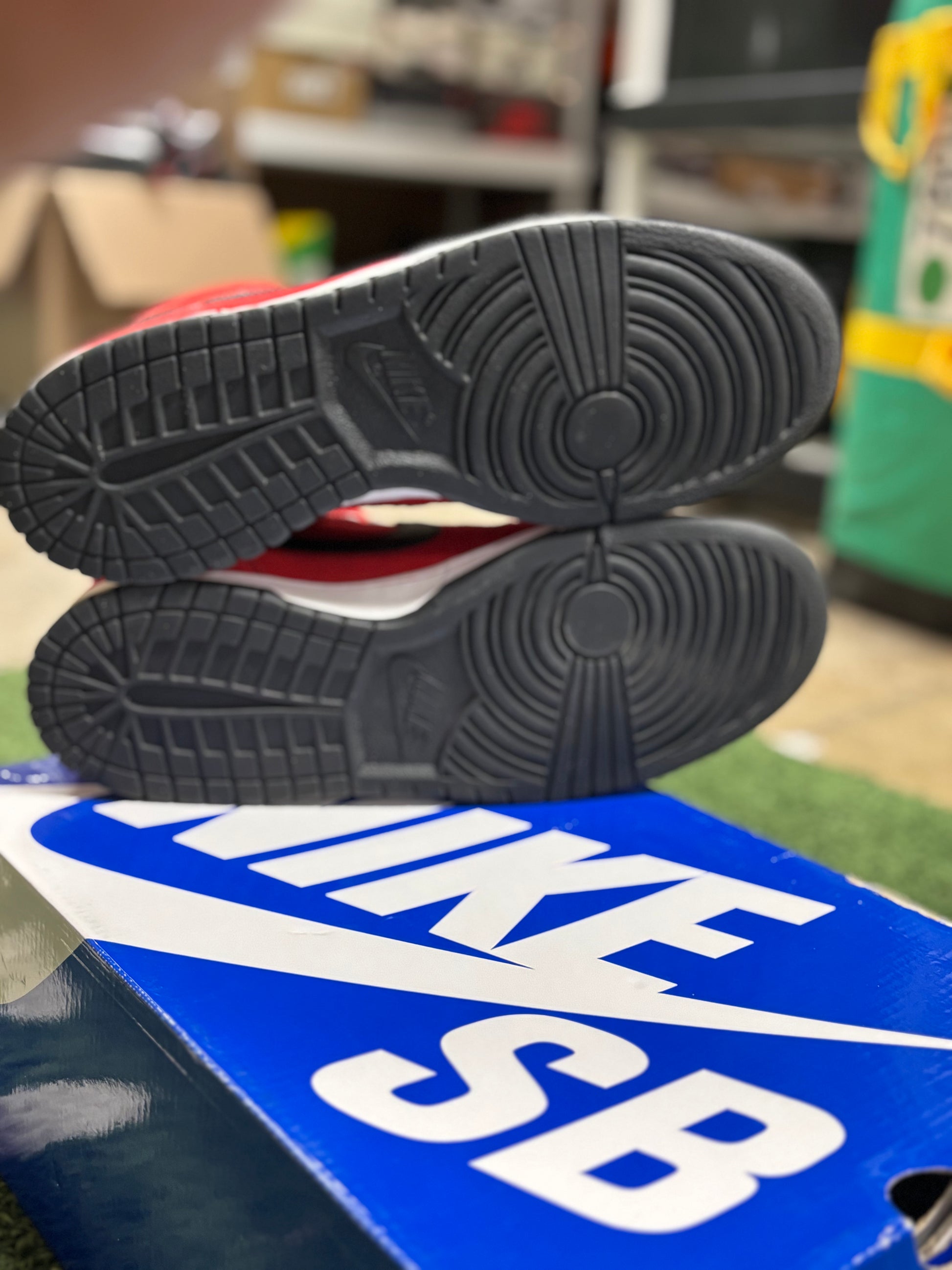 NIKE SB MID SPORT RED BLACK