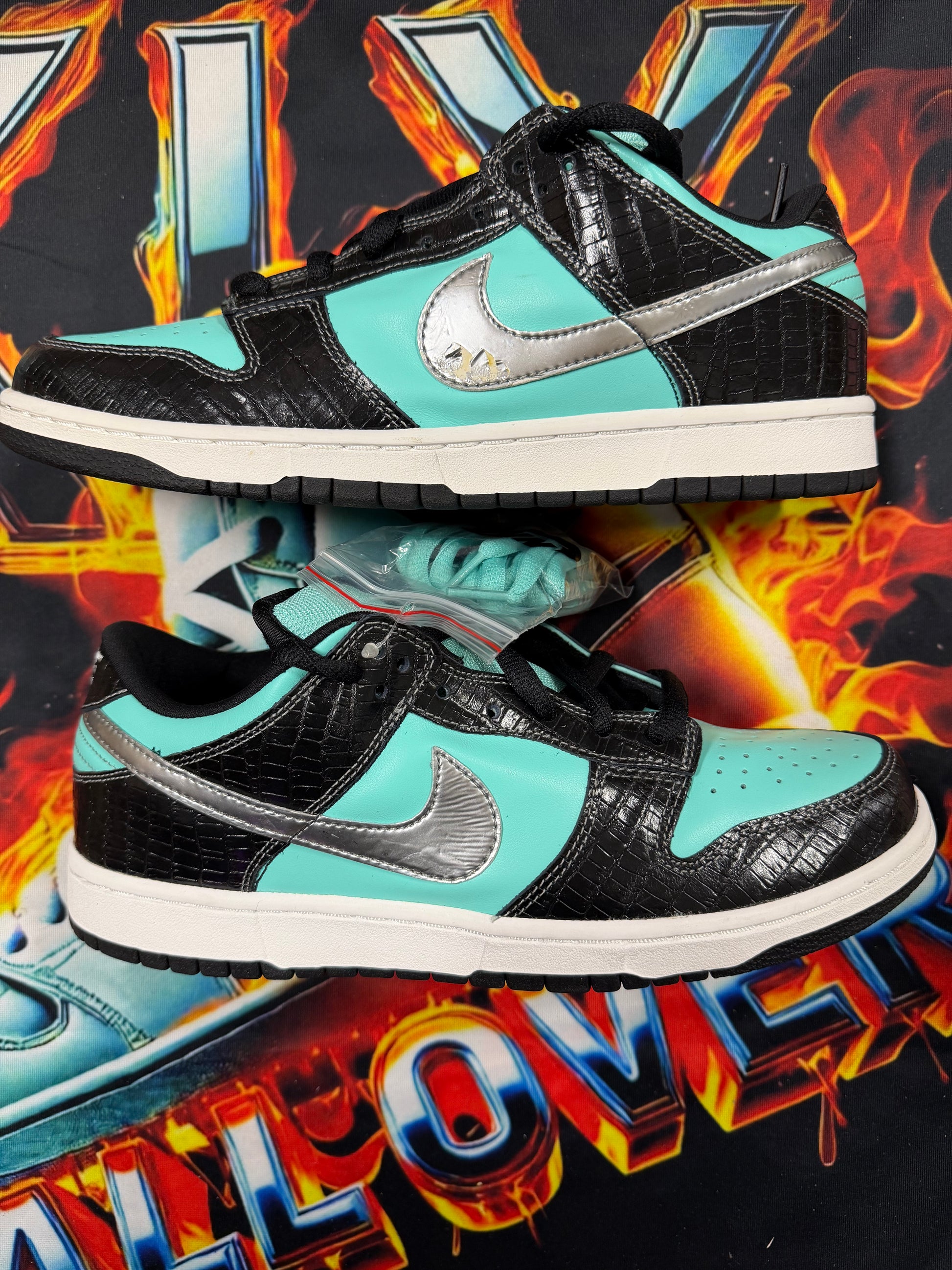 NIKE SB DUNK LOW DIAMOND SUPPLY CO.