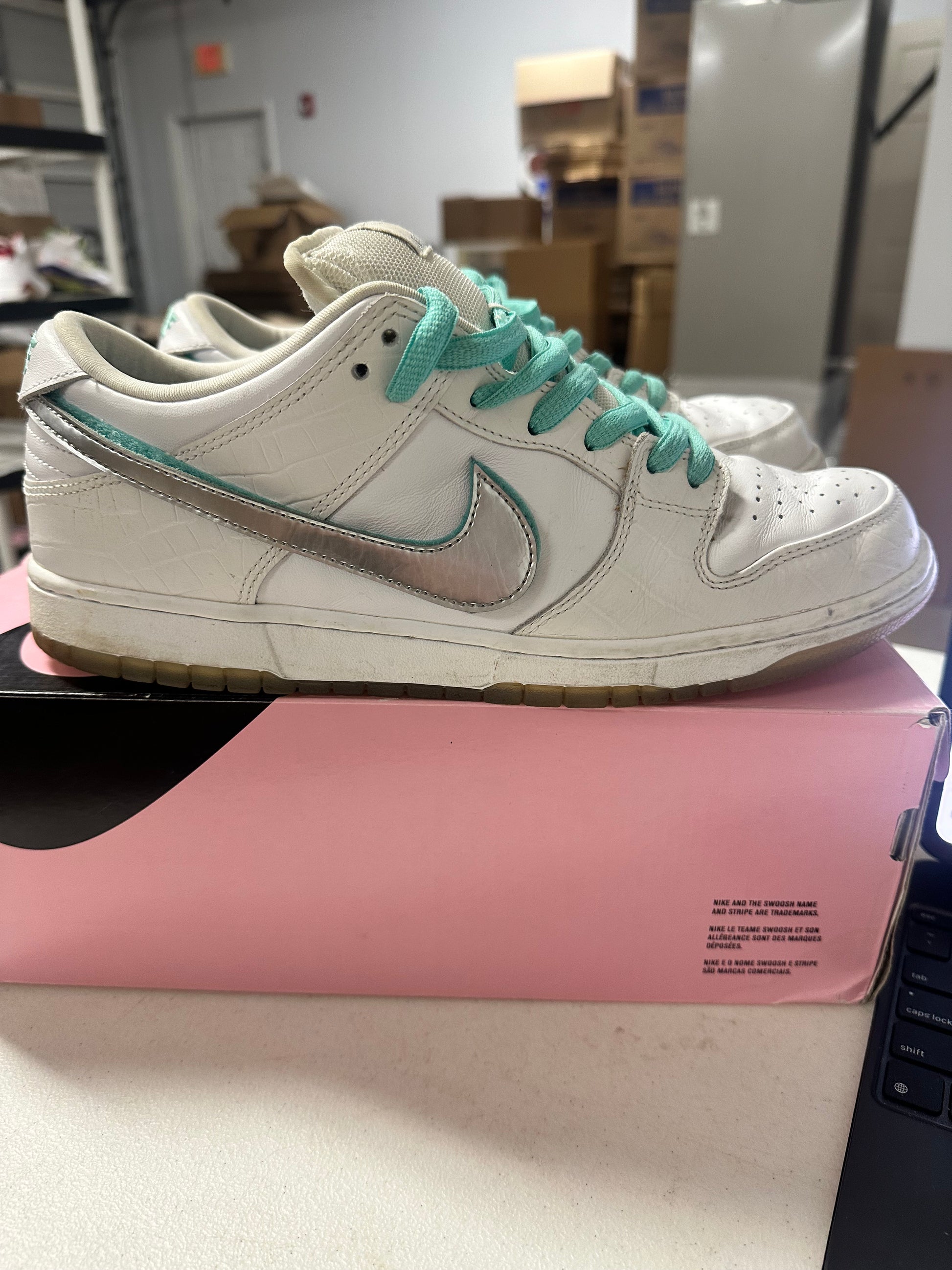 NIKE SB DUNK LOW DIAMOND SUPPLY CO. WHITE